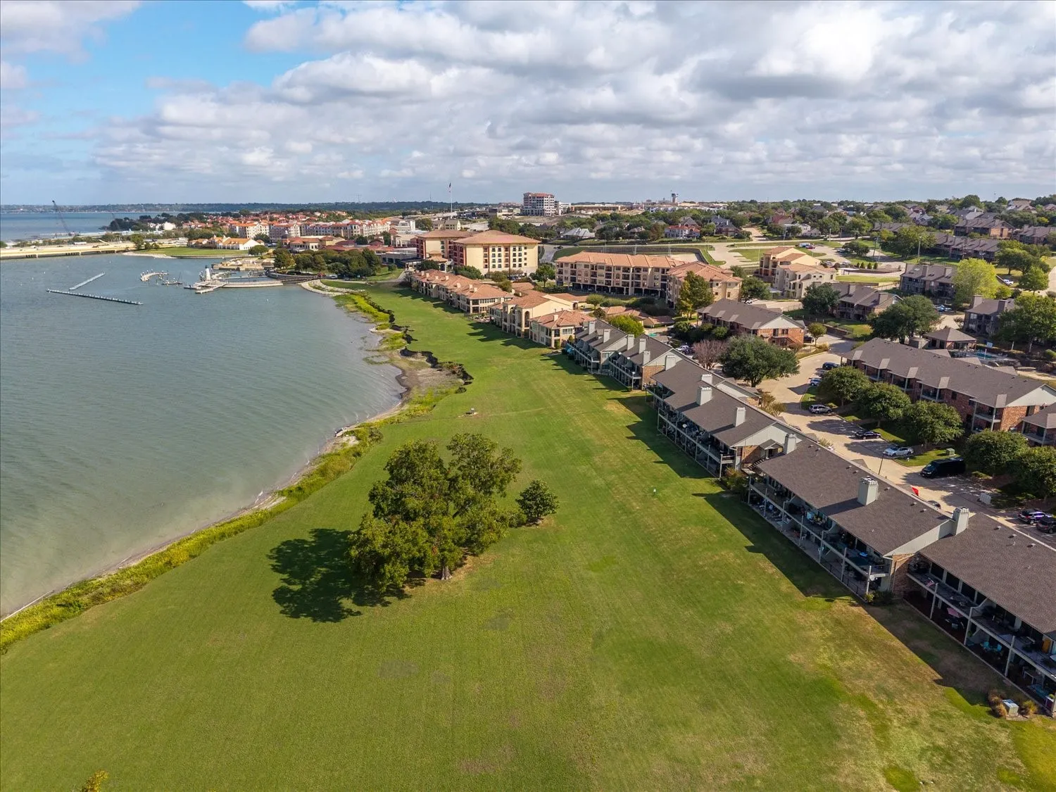 Condominium For Sale in Rockwall County , 1535 Signal Ridge Place, Rockwall, Texas 75032, 2 Bedroom, 2 Bathroom, Garage spaces, 1,149 Sqft, built in 1985, mls#21410936, Real Estate Agent in Rockwall, Homes For Sale in Rockwall county, Homes For Sale in Rockwall, Realtor in Rockwall Texas, Real Estate Brokerage Independent Realty Texas, Luminita Cordes Realtor