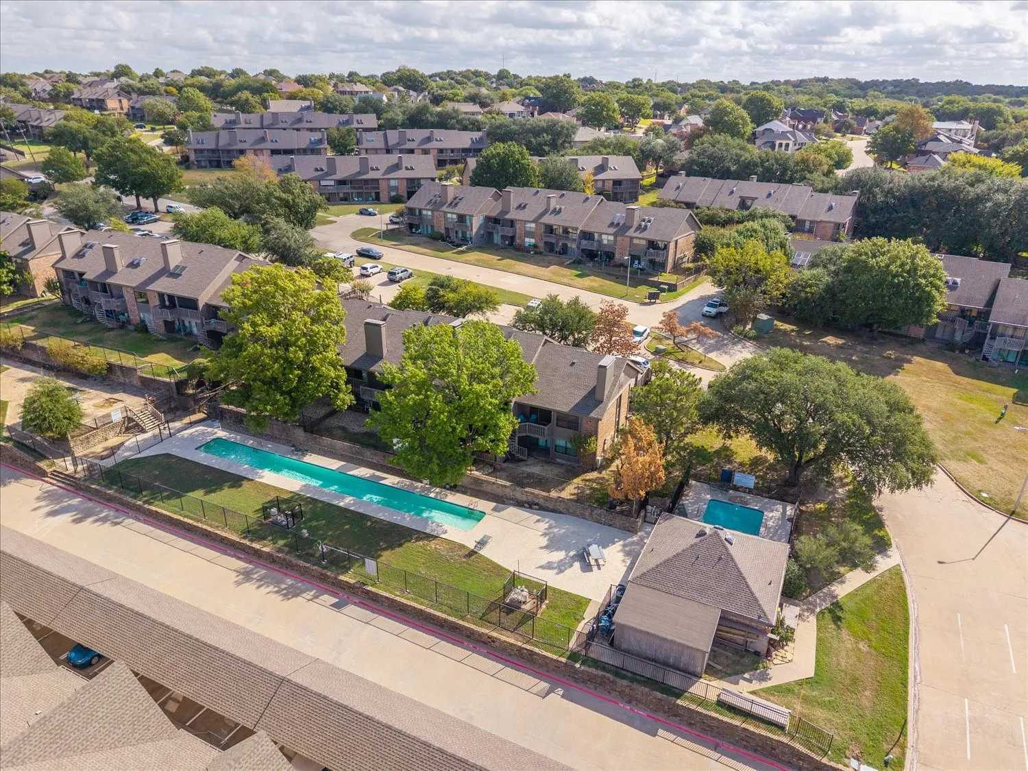 Condominium For Sale in Rockwall County , 1535 Signal Ridge Place, Rockwall, Texas 75032, 2 Bedroom, 2 Bathroom, Garage spaces, 1,149 Sqft, built in 1985, mls#21410936, Real Estate Agent in Rockwall, Homes For Sale in Rockwall county, Homes For Sale in Rockwall, Realtor in Rockwall Texas, Real Estate Brokerage Independent Realty Texas, Luminita Cordes Realtor