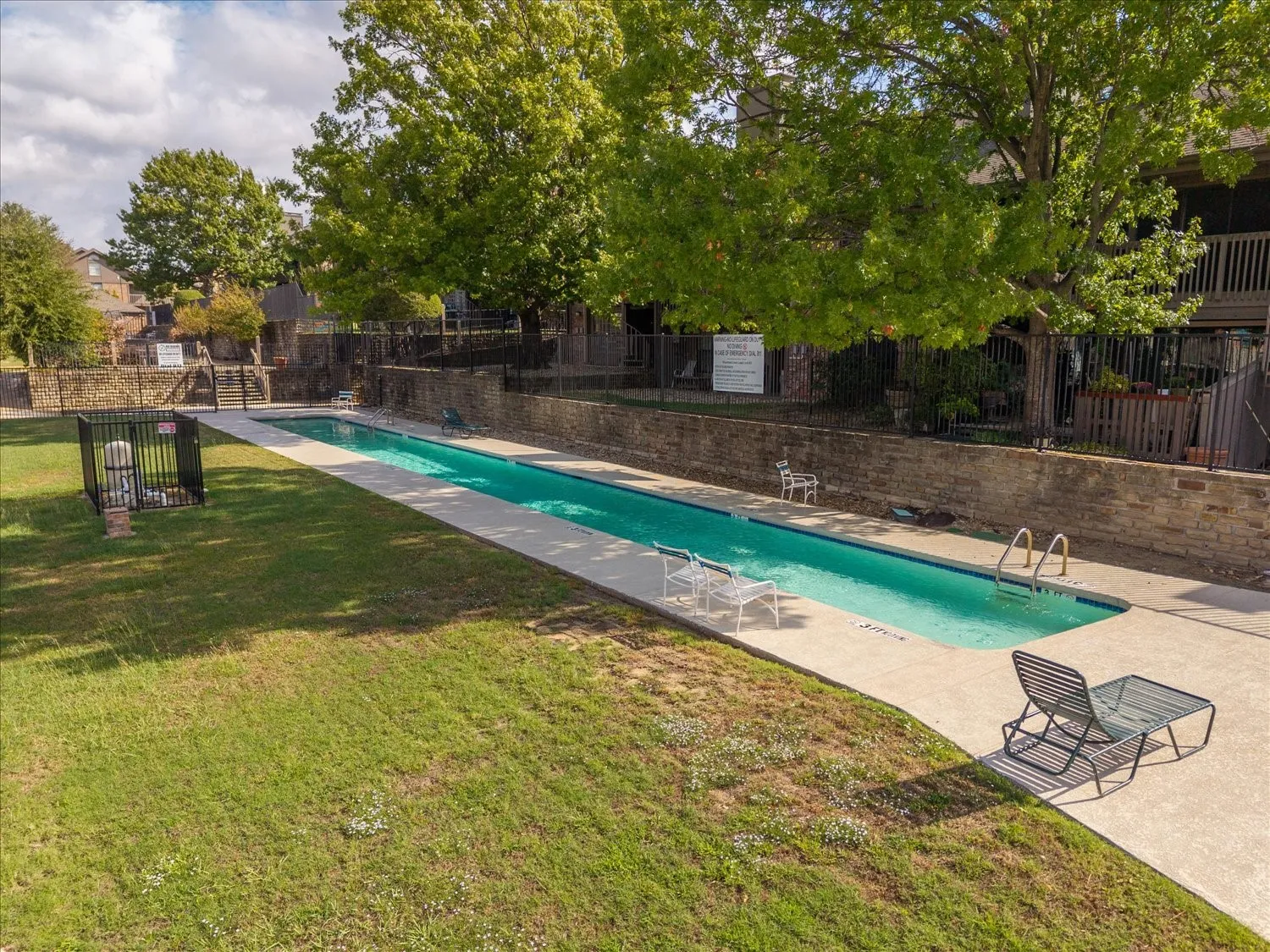 Condominium For Sale in Rockwall County , 1535 Signal Ridge Place, Rockwall, Texas 75032, 2 Bedroom, 2 Bathroom, Garage spaces, 1,149 Sqft, built in 1985, mls#21410936, Real Estate Agent in Rockwall, Homes For Sale in Rockwall county, Homes For Sale in Rockwall, Realtor in Rockwall Texas, Real Estate Brokerage Independent Realty Texas, Luminita Cordes Realtor