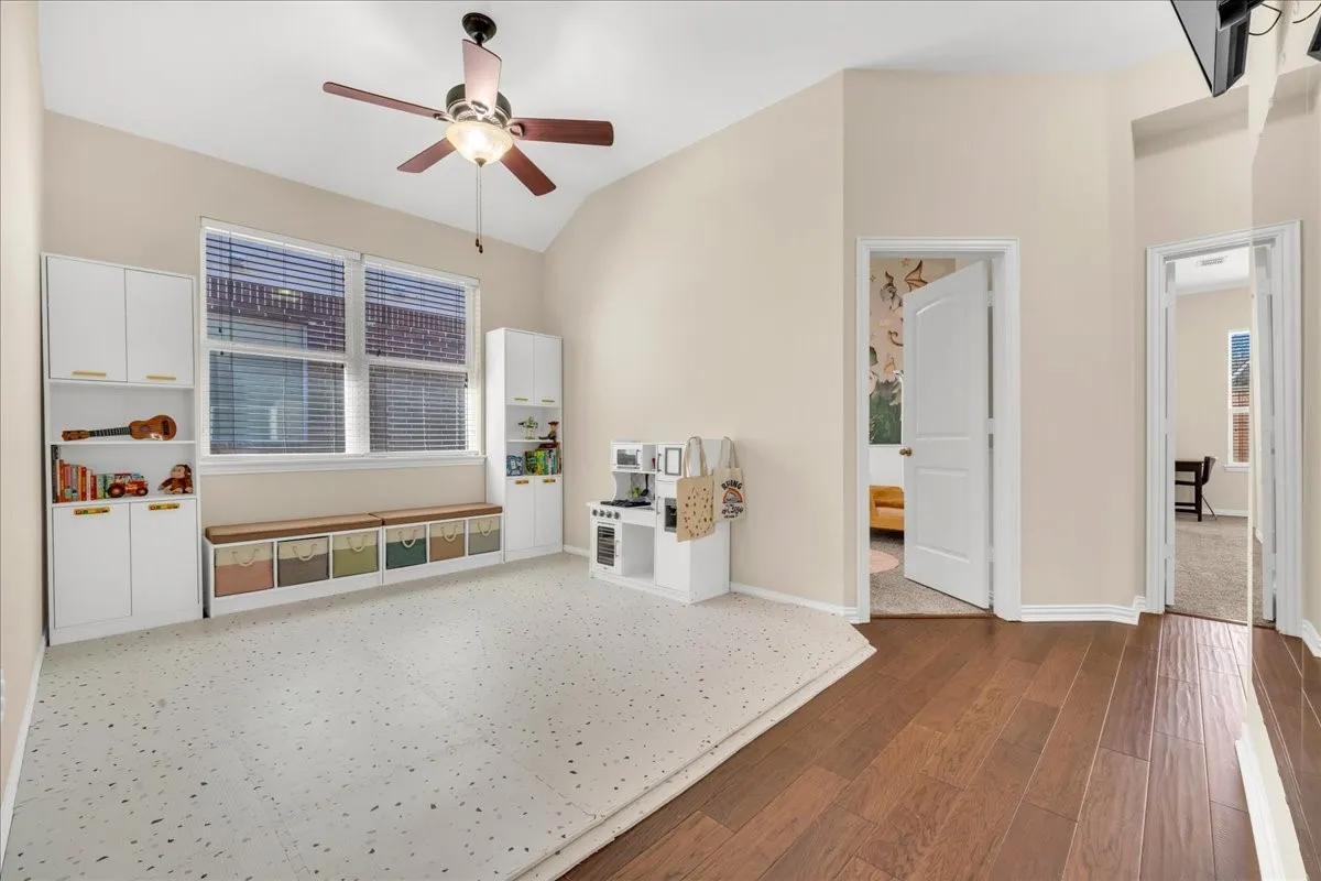 Single Family Residence For Sale in Collin County , 5612 Hampshire Drive, Mc Kinney, Texas 75070, 3 Bedroom, 2 Bathroom, 2 Garage spaces, 2,009 Sqft, built in 2008, mls#21406498, Real Estate Agent in Mc Kinney, Homes For Sale in Collin county, Homes For Sale in Mc Kinney, Realtor in Mc Kinney Texas, Real Estate Brokerage Independent Realty Texas, Luminita Cordes Realtor