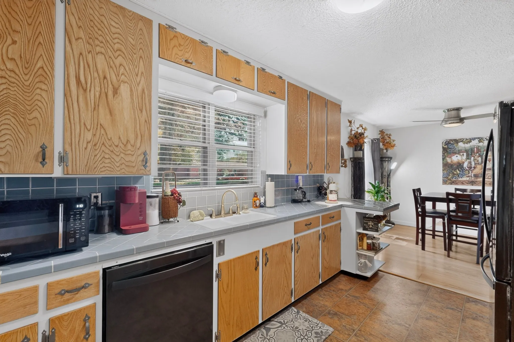 Single Family Residence For Sale in Tarrant County , 6905 Norma Street, Fort Worth, Texas 76112, 3 Bedroom, 2 Bathroom, 2 Garage spaces, 1,750 Sqft, built in 1955, mls#21411924, Real Estate Agent in Fort Worth, Homes For Sale in Tarrant county, Homes For Sale in Fort Worth, Realtor in Fort Worth Texas, Real Estate Brokerage Independent Realty Texas, Luminita Cordes Realtor