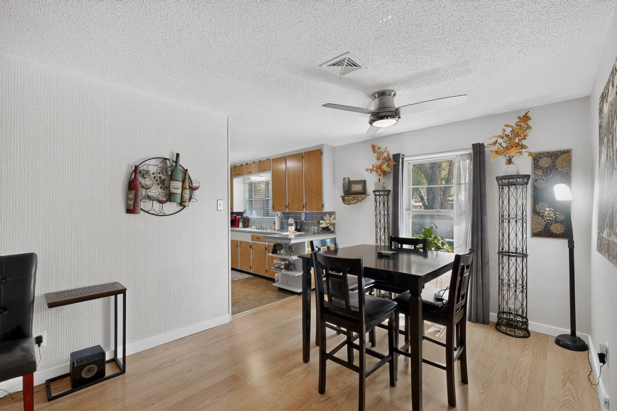 Single Family Residence For Sale in Tarrant County , 6905 Norma Street, Fort Worth, Texas 76112, 3 Bedroom, 2 Bathroom, 2 Garage spaces, 1,750 Sqft, built in 1955, mls#21411924, Real Estate Agent in Fort Worth, Homes For Sale in Tarrant county, Homes For Sale in Fort Worth, Realtor in Fort Worth Texas, Real Estate Brokerage Independent Realty Texas, Luminita Cordes Realtor