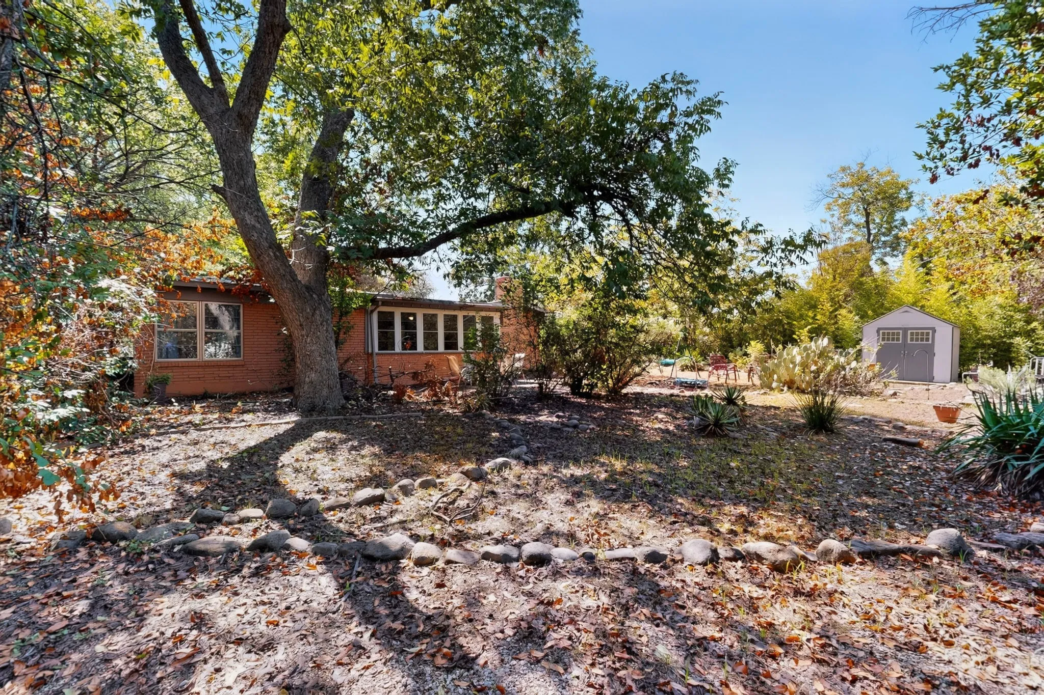 Single Family Residence For Sale in Tarrant County , 6905 Norma Street, Fort Worth, Texas 76112, 3 Bedroom, 2 Bathroom, 2 Garage spaces, 1,750 Sqft, built in 1955, mls#21411924, Real Estate Agent in Fort Worth, Homes For Sale in Tarrant county, Homes For Sale in Fort Worth, Realtor in Fort Worth Texas, Real Estate Brokerage Independent Realty Texas, Luminita Cordes Realtor