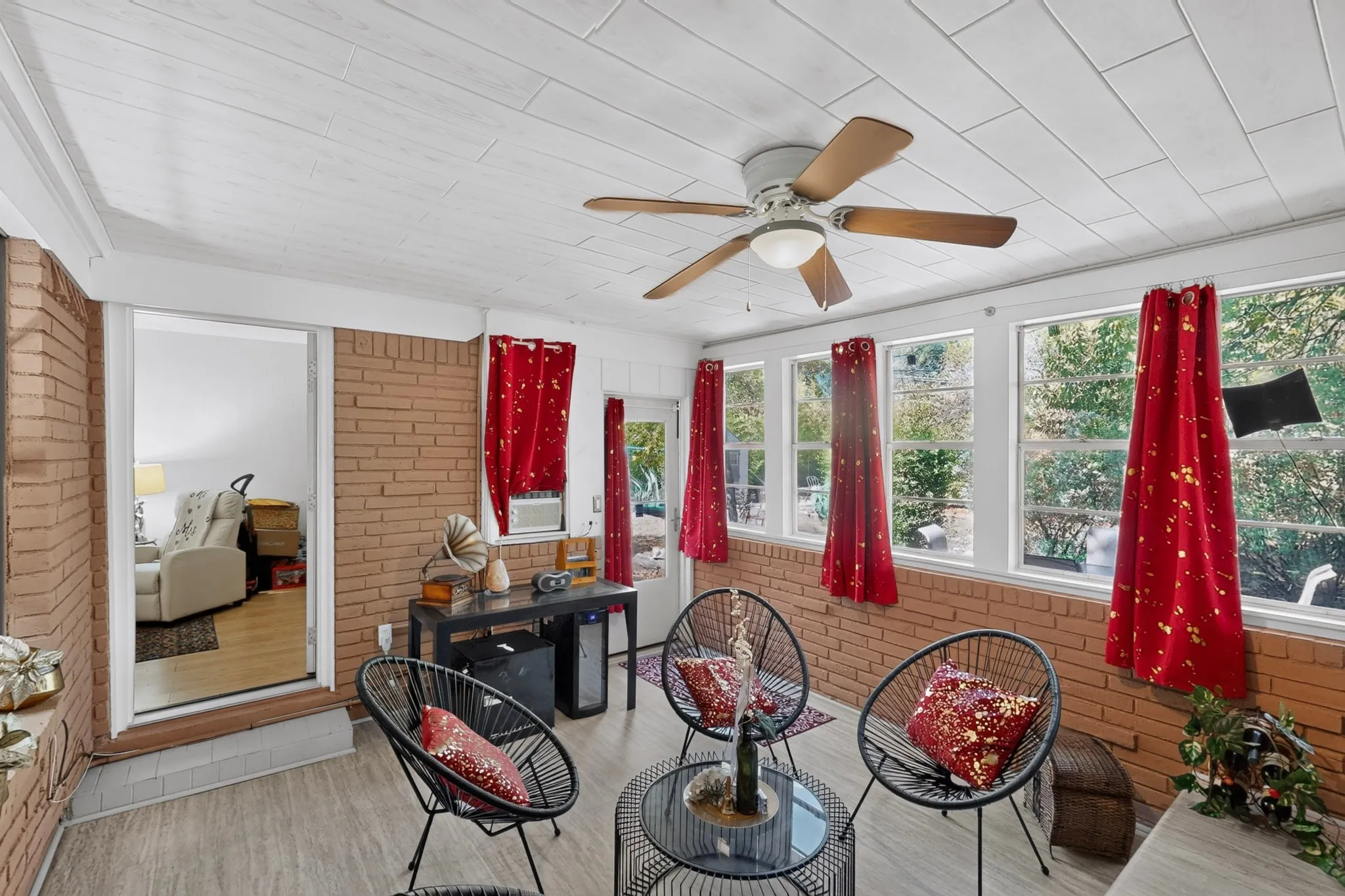 Single Family Residence For Sale in Tarrant County , 6905 Norma Street, Fort Worth, Texas 76112, 3 Bedroom, 2 Bathroom, 2 Garage spaces, 1,750 Sqft, built in 1955, mls#21411924, Real Estate Agent in Fort Worth, Homes For Sale in Tarrant county, Homes For Sale in Fort Worth, Realtor in Fort Worth Texas, Real Estate Brokerage Independent Realty Texas, Luminita Cordes Realtor