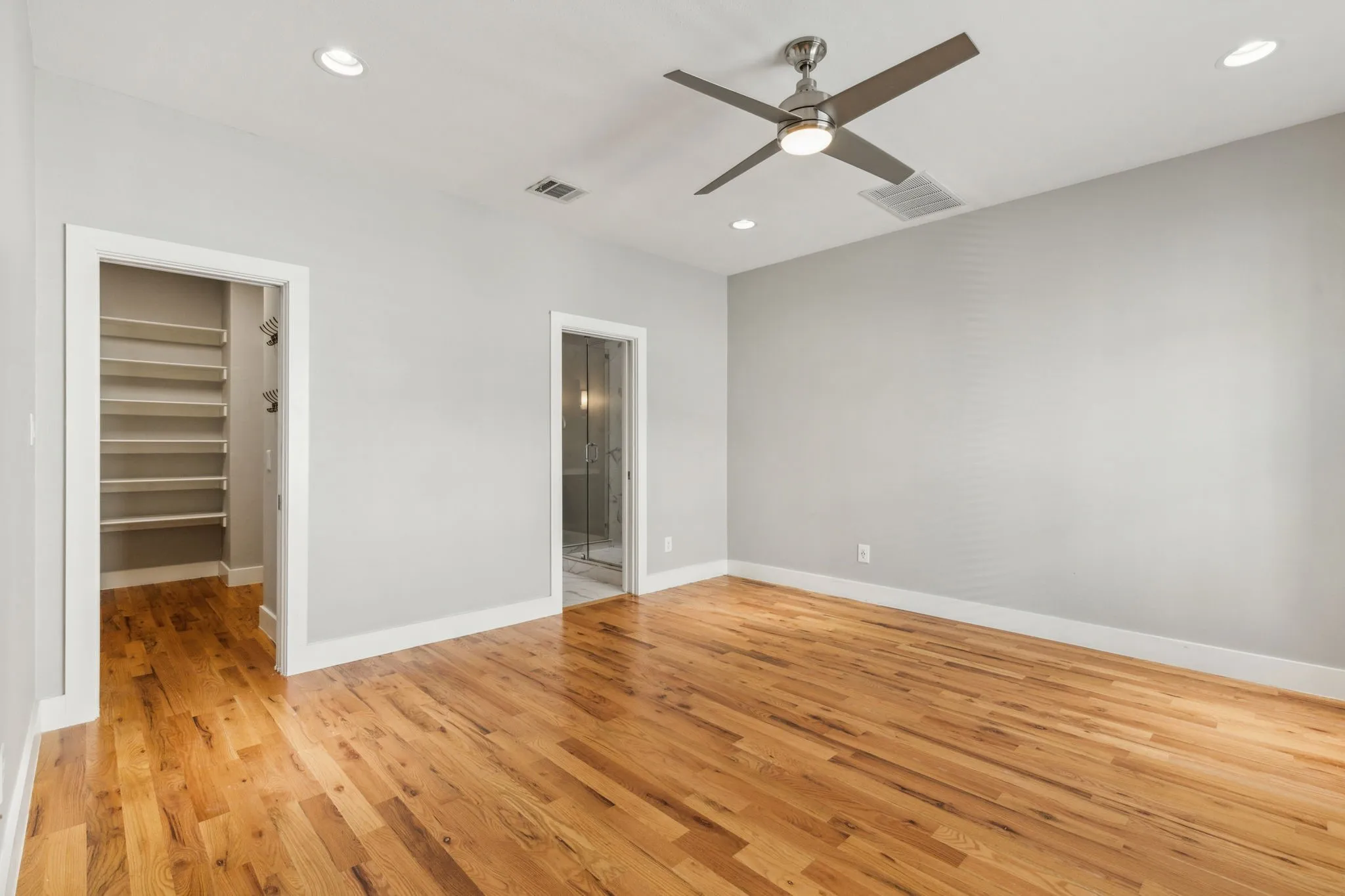Condominium For Rent in Dallas County , 1921 California Drive 2, Dallas, Texas 75204, 3 Bedroom, 3 Bathroom, 2 Garage spaces, 1,856 Sqft, built in 2016, mls#21410961, Real Estate Agent in Dallas, Homes For Rent in Dallas county, Homes For Rent in Dallas, Realtor in Dallas Texas, Real Estate Brokerage Independent Realty Texas, Luminita Cordes Realtor