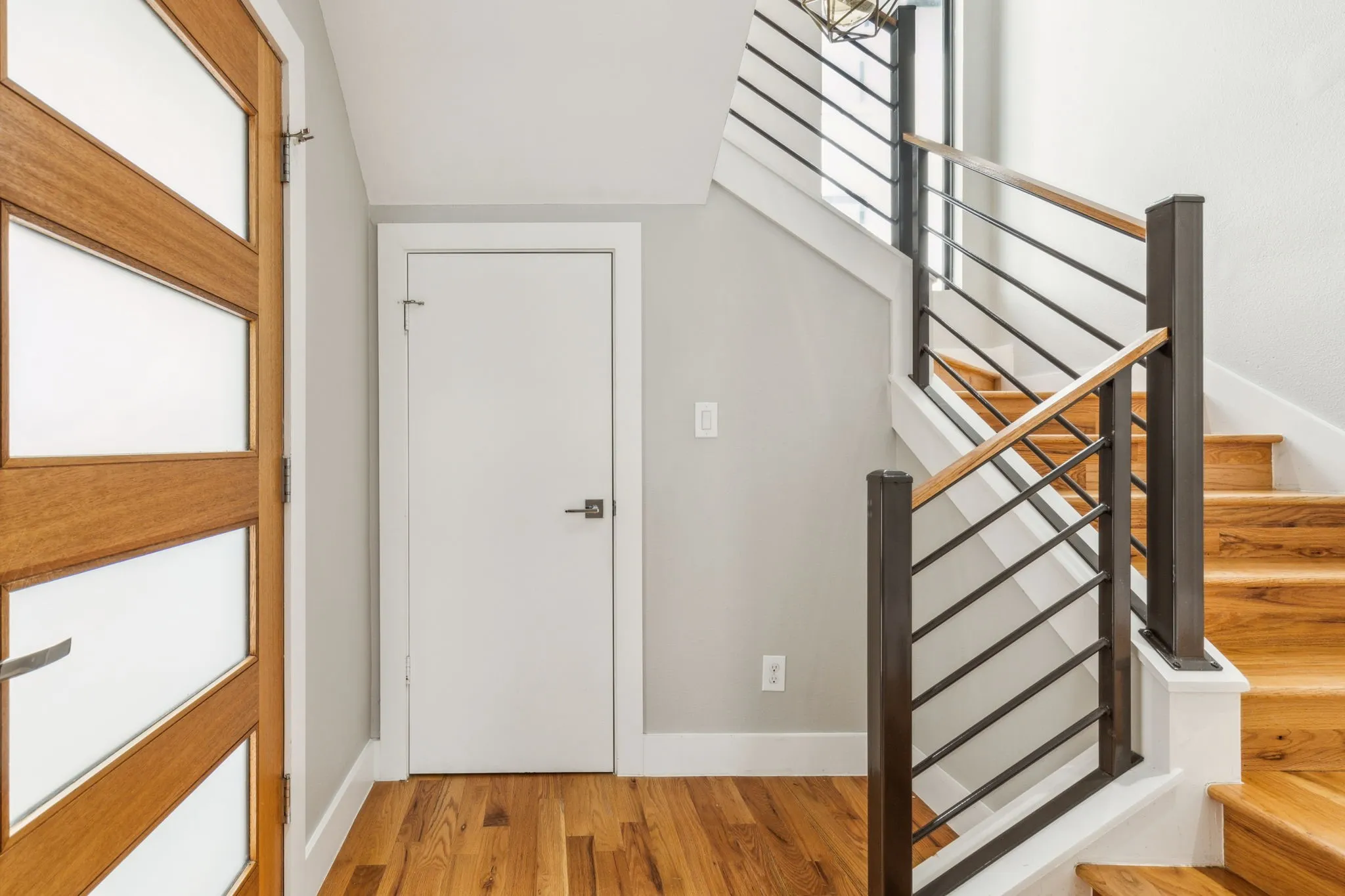Condominium For Rent in Dallas County , 1921 California Drive 2, Dallas, Texas 75204, 3 Bedroom, 3 Bathroom, 2 Garage spaces, 1,856 Sqft, built in 2016, mls#21410961, Real Estate Agent in Dallas, Homes For Rent in Dallas county, Homes For Rent in Dallas, Realtor in Dallas Texas, Real Estate Brokerage Independent Realty Texas, Luminita Cordes Realtor
