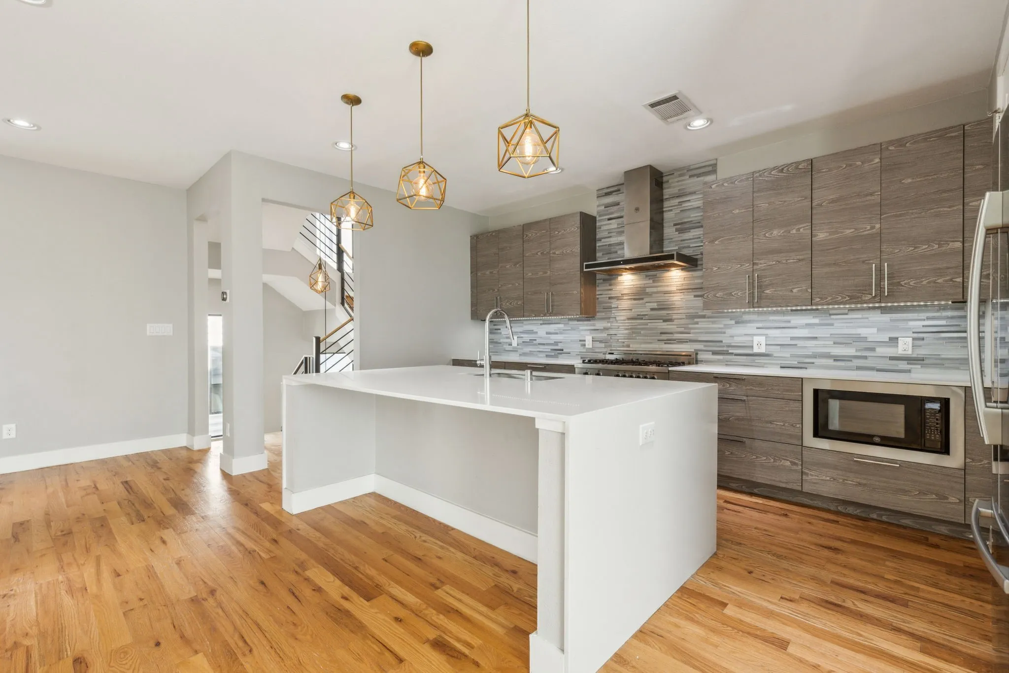 Condominium For Rent in Dallas County , 1921 California Drive 2, Dallas, Texas 75204, 3 Bedroom, 3 Bathroom, 2 Garage spaces, 1,856 Sqft, built in 2016, mls#21410961, Real Estate Agent in Dallas, Homes For Rent in Dallas county, Homes For Rent in Dallas, Realtor in Dallas Texas, Real Estate Brokerage Independent Realty Texas, Luminita Cordes Realtor