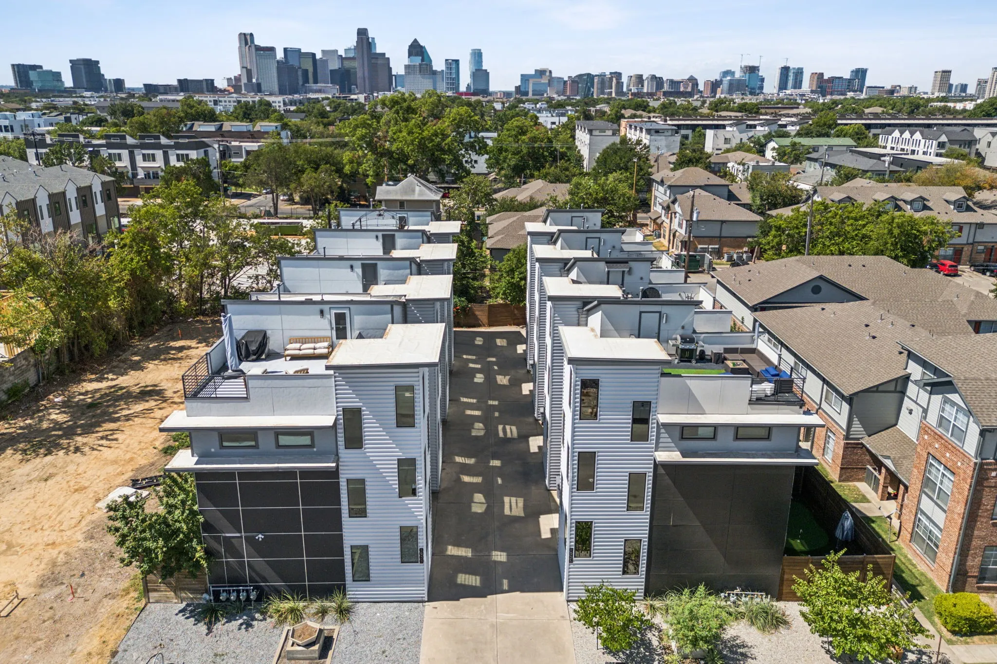 Condominium For Rent in Dallas County , 1921 California Drive 2, Dallas, Texas 75204, 3 Bedroom, 3 Bathroom, 2 Garage spaces, 1,856 Sqft, built in 2016, mls#21410961, Real Estate Agent in Dallas, Homes For Rent in Dallas county, Homes For Rent in Dallas, Realtor in Dallas Texas, Real Estate Brokerage Independent Realty Texas, Luminita Cordes Realtor