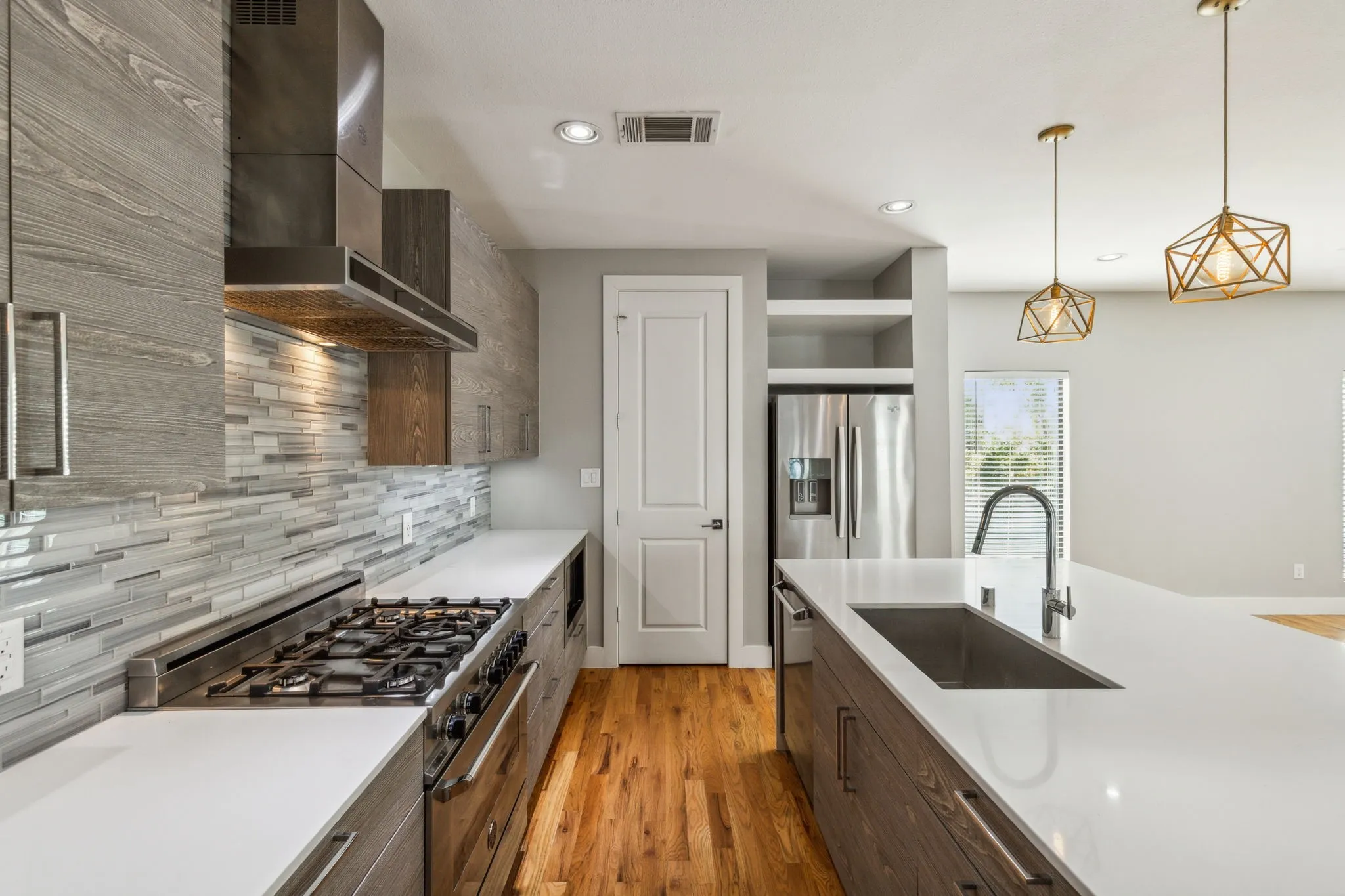 Condominium For Rent in Dallas County , 1921 California Drive 2, Dallas, Texas 75204, 3 Bedroom, 3 Bathroom, 2 Garage spaces, 1,856 Sqft, built in 2016, mls#21410961, Real Estate Agent in Dallas, Homes For Rent in Dallas county, Homes For Rent in Dallas, Realtor in Dallas Texas, Real Estate Brokerage Independent Realty Texas, Luminita Cordes Realtor