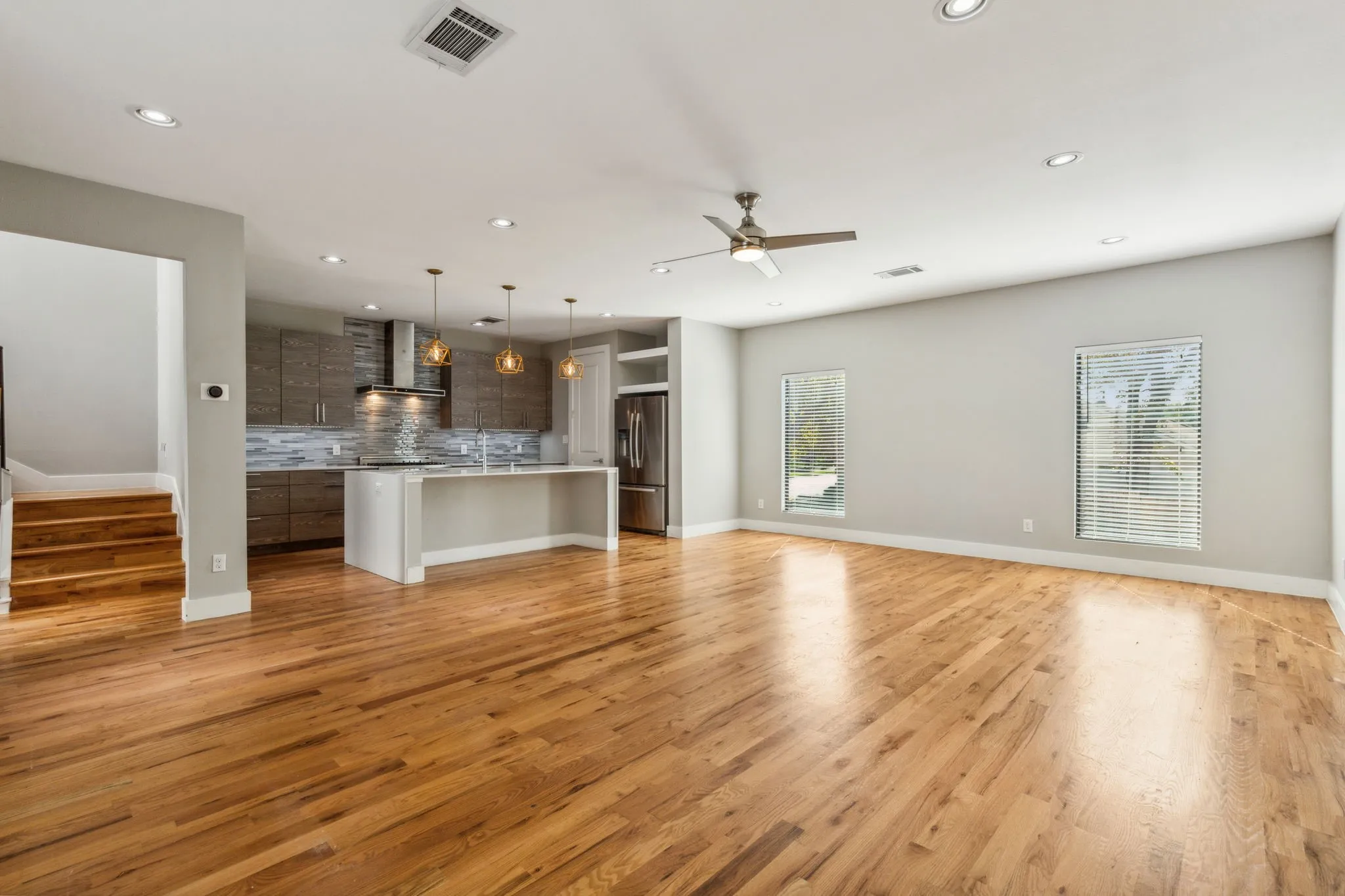 Condominium For Rent in Dallas County , 1921 California Drive 2, Dallas, Texas 75204, 3 Bedroom, 3 Bathroom, 2 Garage spaces, 1,856 Sqft, built in 2016, mls#21410961, Real Estate Agent in Dallas, Homes For Rent in Dallas county, Homes For Rent in Dallas, Realtor in Dallas Texas, Real Estate Brokerage Independent Realty Texas, Luminita Cordes Realtor