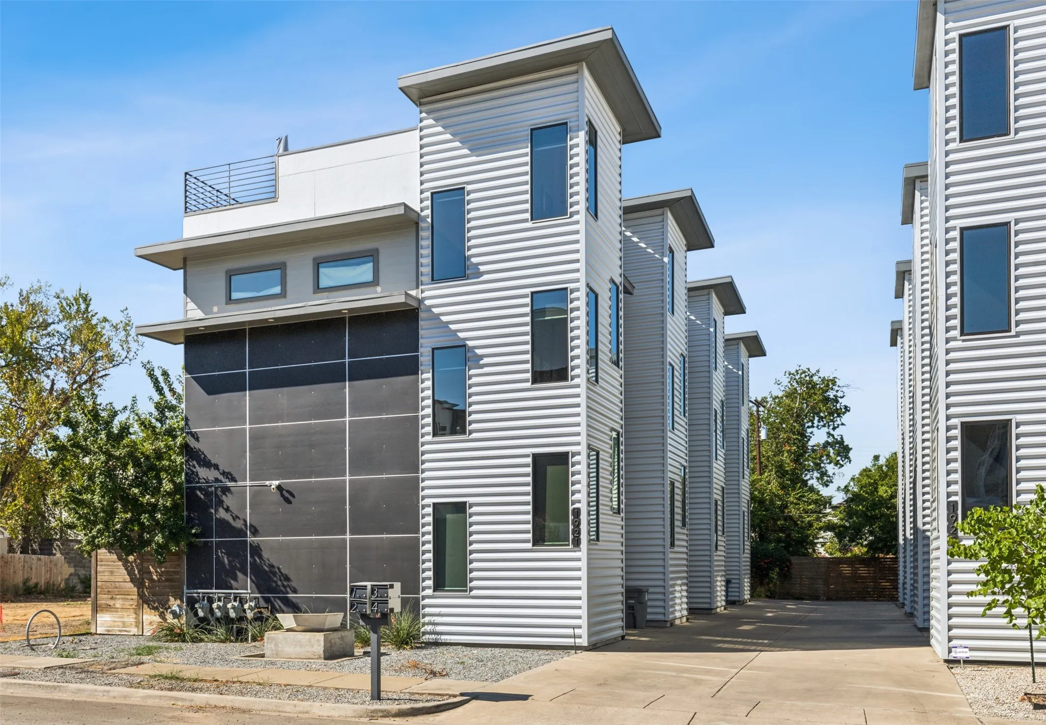 Condominium For Rent in Dallas County , 1921 California Drive 2, Dallas, Texas 75204, 3 Bedroom, 3 Bathroom, 2 Garage spaces, 1,856 Sqft, built in 2016, mls#21410961, Real Estate Agent in Dallas, Homes For Rent in Dallas county, Homes For Rent in Dallas, Realtor in Dallas Texas, Real Estate Brokerage Independent Realty Texas, Luminita Cordes Realtor