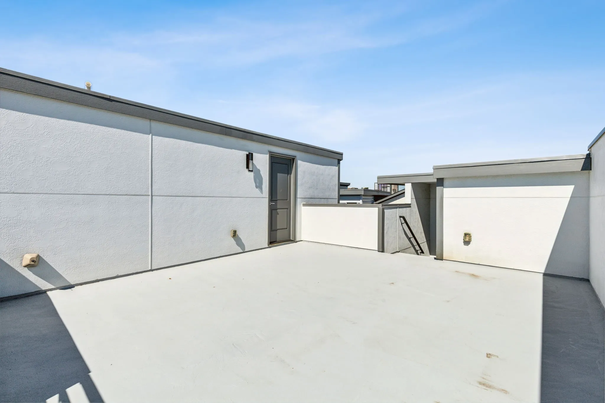 Condominium For Rent in Dallas County , 1921 California Drive 2, Dallas, Texas 75204, 3 Bedroom, 3 Bathroom, 2 Garage spaces, 1,856 Sqft, built in 2016, mls#21410961, Real Estate Agent in Dallas, Homes For Rent in Dallas county, Homes For Rent in Dallas, Realtor in Dallas Texas, Real Estate Brokerage Independent Realty Texas, Luminita Cordes Realtor