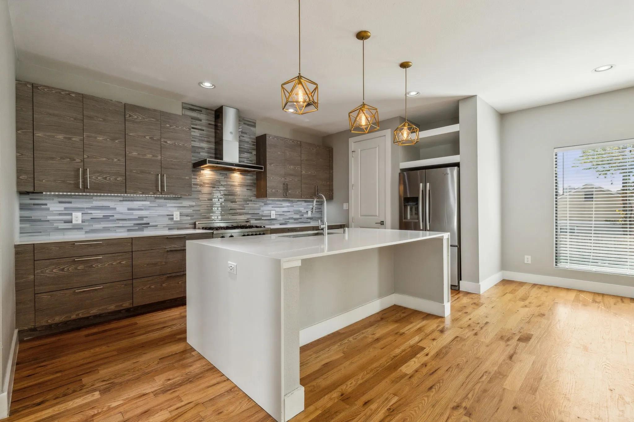 Condominium For Rent in Dallas County , 1921 California Drive 2, Dallas, Texas 75204, 3 Bedroom, 3 Bathroom, 2 Garage spaces, 1,856 Sqft, built in 2016, mls#21410961, Real Estate Agent in Dallas, Homes For Rent in Dallas county, Homes For Rent in Dallas, Realtor in Dallas Texas, Real Estate Brokerage Independent Realty Texas, Luminita Cordes Realtor