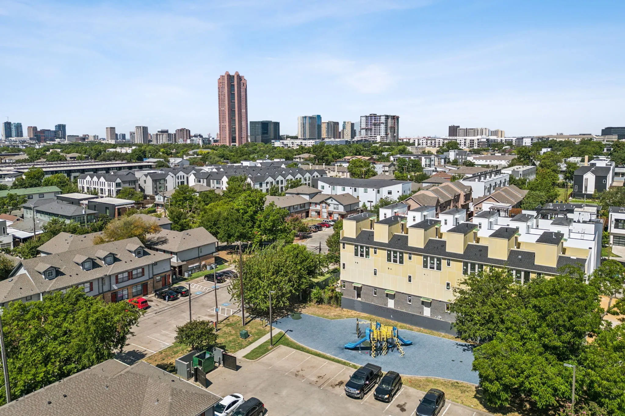 Condominium For Rent in Dallas County , 1921 California Drive 2, Dallas, Texas 75204, 3 Bedroom, 3 Bathroom, 2 Garage spaces, 1,856 Sqft, built in 2016, mls#21410961, Real Estate Agent in Dallas, Homes For Rent in Dallas county, Homes For Rent in Dallas, Realtor in Dallas Texas, Real Estate Brokerage Independent Realty Texas, Luminita Cordes Realtor