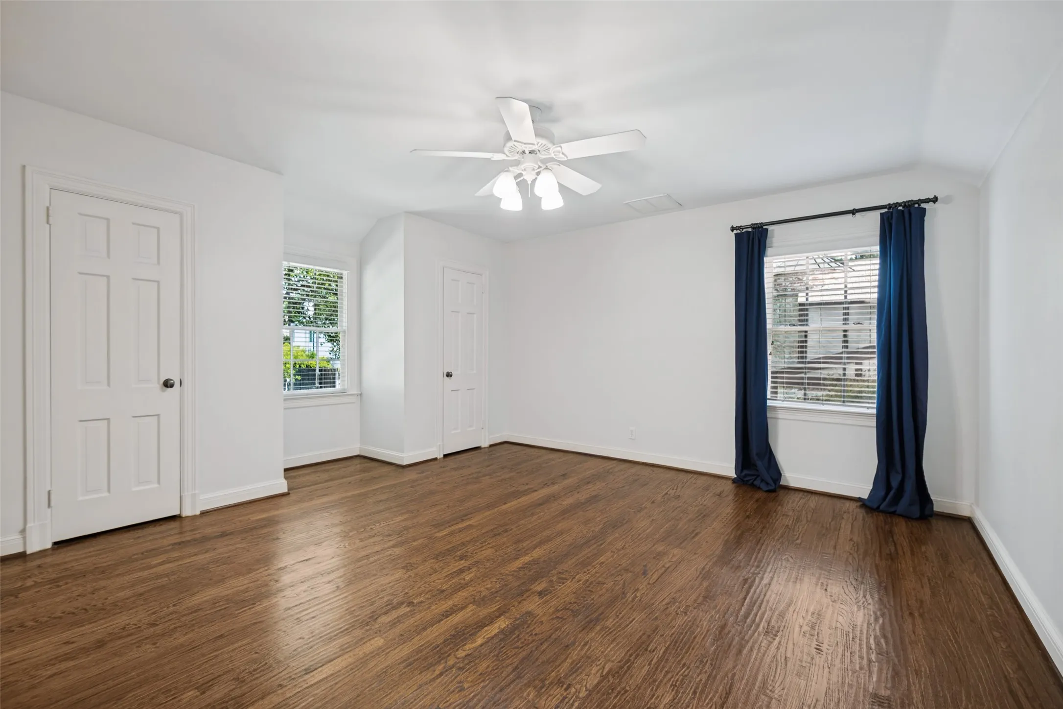 Single Family Residence For Sale in Dallas County , 4629 Lorraine Avenue, Highland Park, Texas 75209, 4 Bedroom, 4 Bathroom, 2 Garage spaces, 3,839 Sqft, built in 1941, mls#21409375, Real Estate Agent in Highland Park, Homes For Sale in Dallas county, Homes For Sale in Highland Park, Realtor in Highland Park Texas, Real Estate Brokerage Independent Realty Texas, Luminita Cordes Realtor