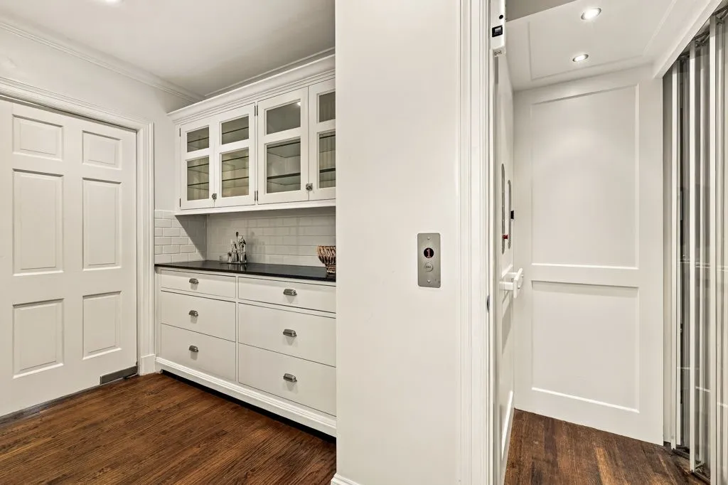Single Family Residence For Sale in Dallas County , 4629 Lorraine Avenue, Highland Park, Texas 75209, 4 Bedroom, 4 Bathroom, 2 Garage spaces, 3,839 Sqft, built in 1941, mls#21409375, Real Estate Agent in Highland Park, Homes For Sale in Dallas county, Homes For Sale in Highland Park, Realtor in Highland Park Texas, Real Estate Brokerage Independent Realty Texas, Luminita Cordes Realtor