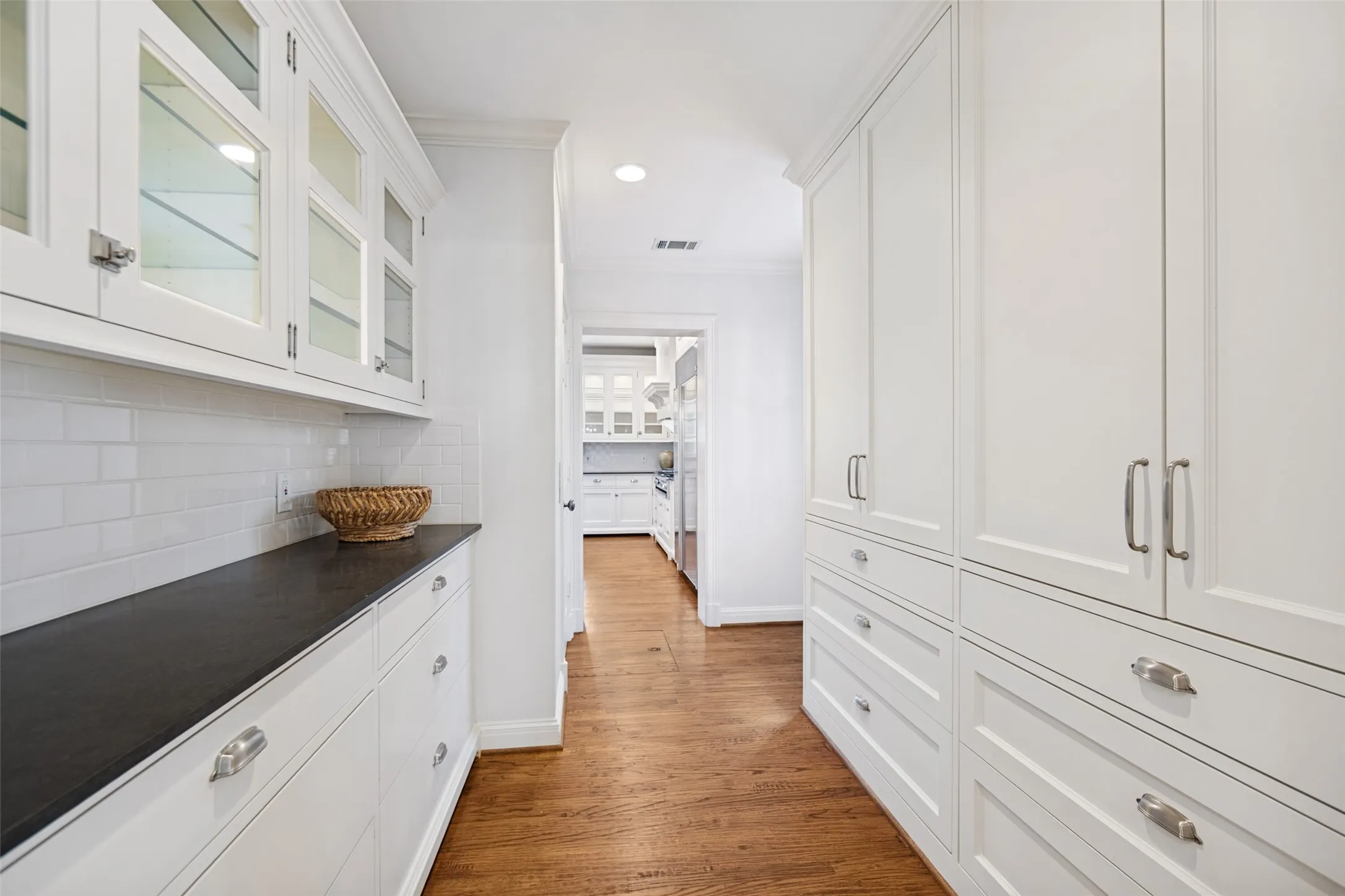 Single Family Residence For Sale in Dallas County , 4629 Lorraine Avenue, Highland Park, Texas 75209, 4 Bedroom, 4 Bathroom, 2 Garage spaces, 3,839 Sqft, built in 1941, mls#21409375, Real Estate Agent in Highland Park, Homes For Sale in Dallas county, Homes For Sale in Highland Park, Realtor in Highland Park Texas, Real Estate Brokerage Independent Realty Texas, Luminita Cordes Realtor