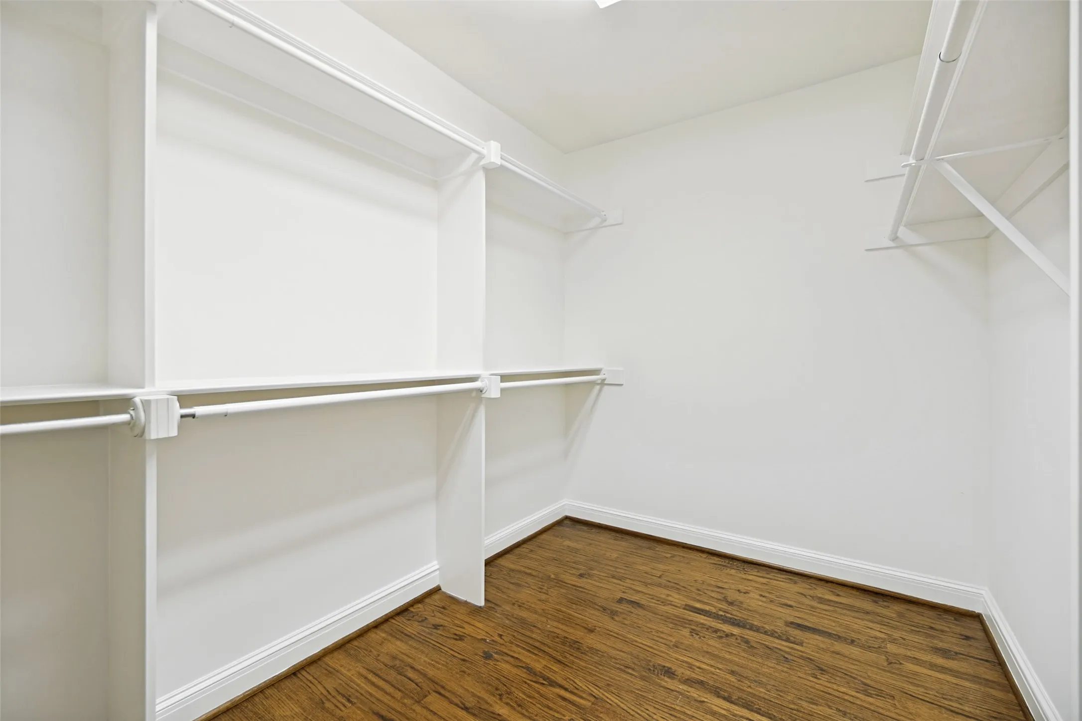 Single Family Residence For Sale in Dallas County , 4629 Lorraine Avenue, Highland Park, Texas 75209, 4 Bedroom, 4 Bathroom, 2 Garage spaces, 3,839 Sqft, built in 1941, mls#21409375, Real Estate Agent in Highland Park, Homes For Sale in Dallas county, Homes For Sale in Highland Park, Realtor in Highland Park Texas, Real Estate Brokerage Independent Realty Texas, Luminita Cordes Realtor