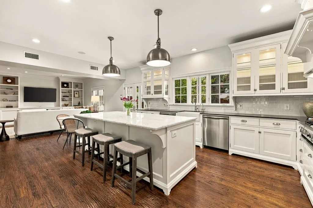 Single Family Residence For Sale in Dallas County , 4629 Lorraine Avenue, Highland Park, Texas 75209, 4 Bedroom, 4 Bathroom, 2 Garage spaces, 3,839 Sqft, built in 1941, mls#21409375, Real Estate Agent in Highland Park, Homes For Sale in Dallas county, Homes For Sale in Highland Park, Realtor in Highland Park Texas, Real Estate Brokerage Independent Realty Texas, Luminita Cordes Realtor