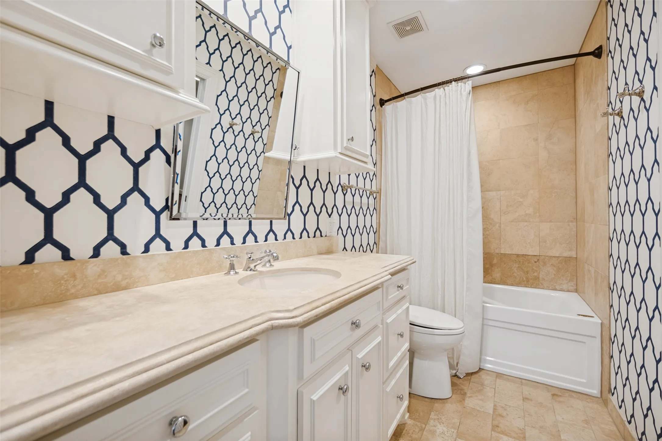 Single Family Residence For Sale in Dallas County , 4629 Lorraine Avenue, Highland Park, Texas 75209, 4 Bedroom, 4 Bathroom, 2 Garage spaces, 3,839 Sqft, built in 1941, mls#21409375, Real Estate Agent in Highland Park, Homes For Sale in Dallas county, Homes For Sale in Highland Park, Realtor in Highland Park Texas, Real Estate Brokerage Independent Realty Texas, Luminita Cordes Realtor