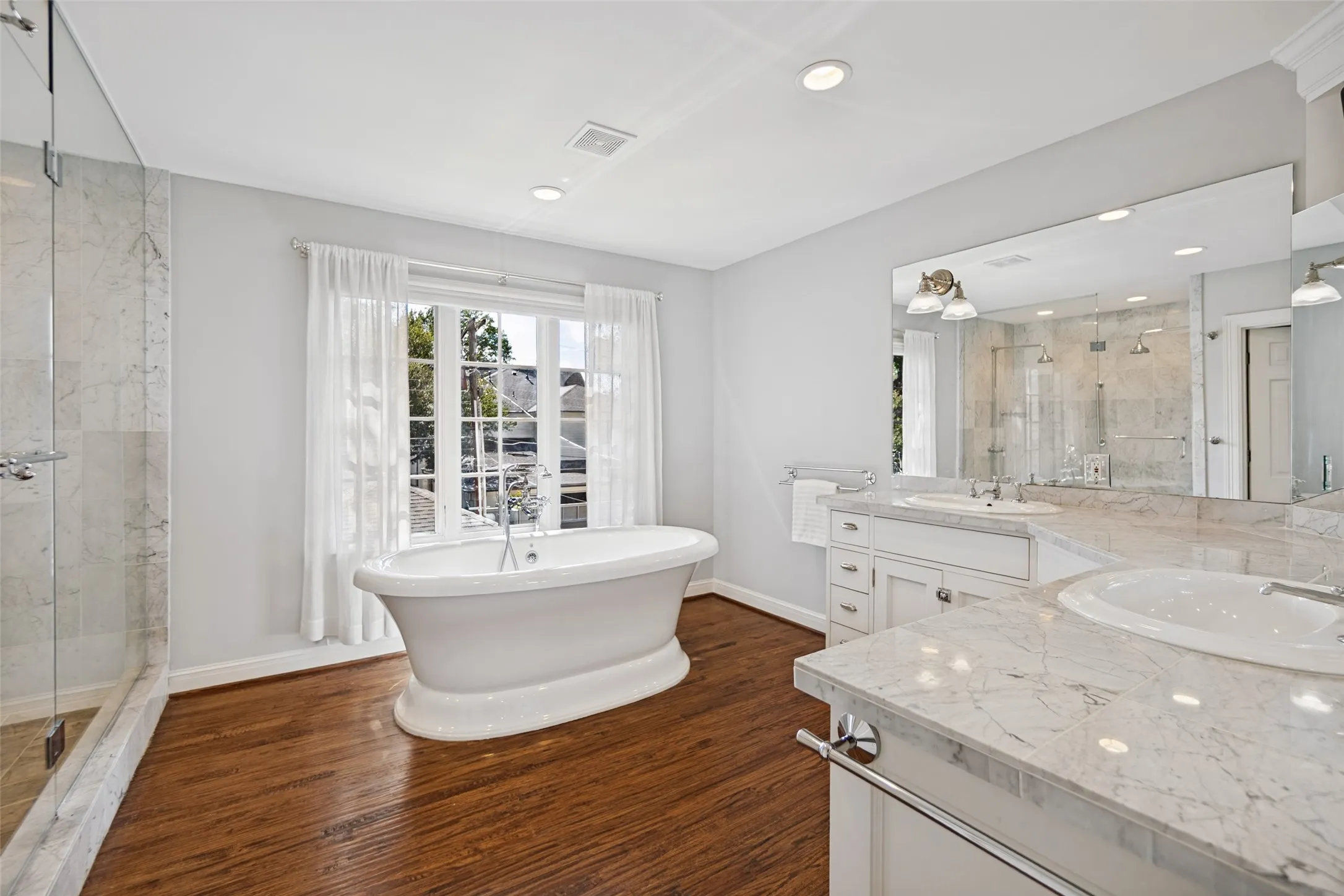 Single Family Residence For Sale in Dallas County , 4629 Lorraine Avenue, Highland Park, Texas 75209, 4 Bedroom, 4 Bathroom, 2 Garage spaces, 3,839 Sqft, built in 1941, mls#21409375, Real Estate Agent in Highland Park, Homes For Sale in Dallas county, Homes For Sale in Highland Park, Realtor in Highland Park Texas, Real Estate Brokerage Independent Realty Texas, Luminita Cordes Realtor
