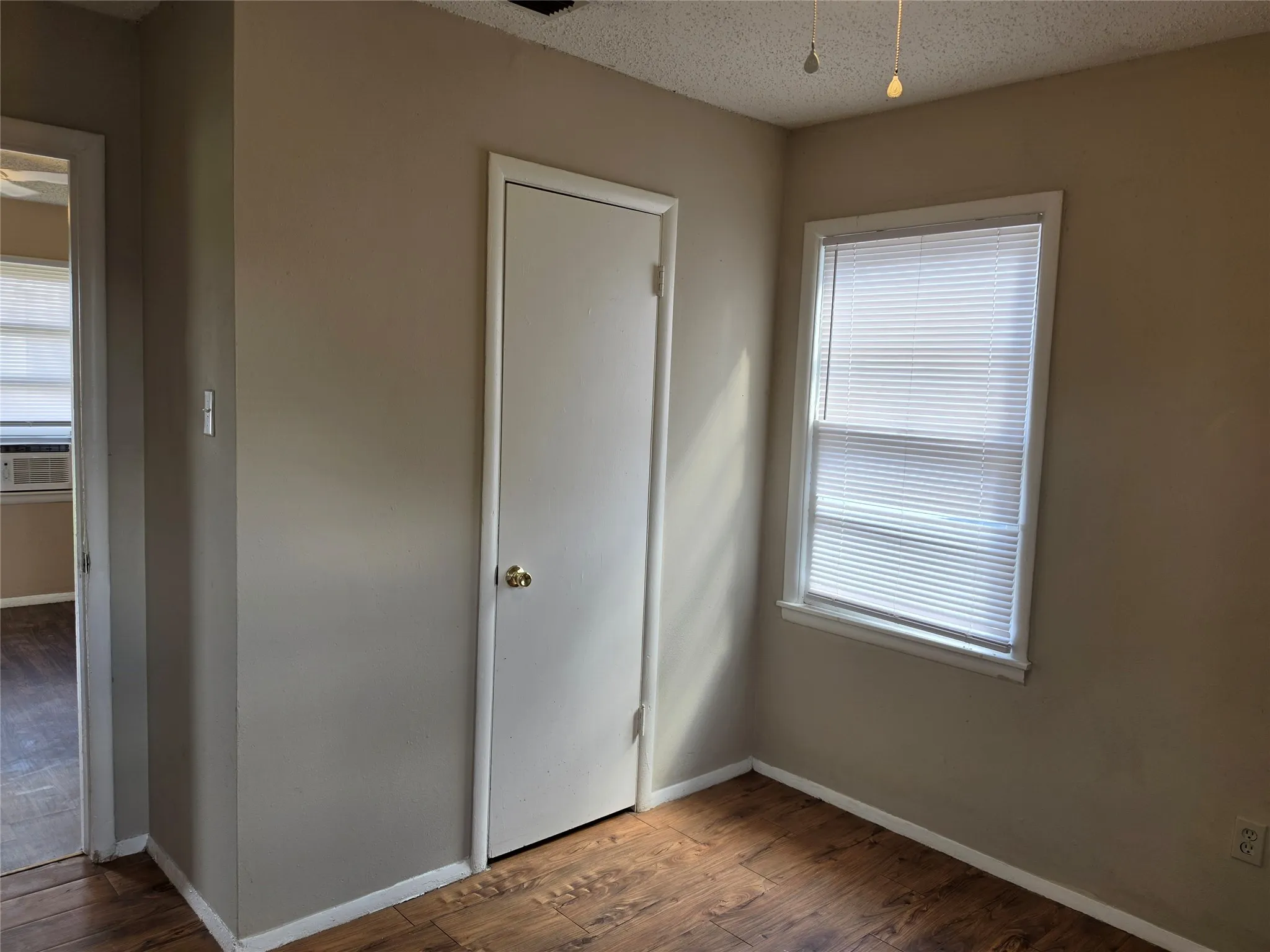 Single Family Residence For Rent in Taylor County , 2909 S 27th Street, Abilene, Texas 79605, 3 Bedroom, 1 Bathroom, 1 Garage spaces, 840 Sqft, built in 1959, mls#21411922, Real Estate Agent in Abilene, Homes For Rent in Taylor county, Homes For Rent in Abilene, Realtor in Abilene Texas, Real Estate Brokerage Independent Realty Texas, Luminita Cordes Realtor