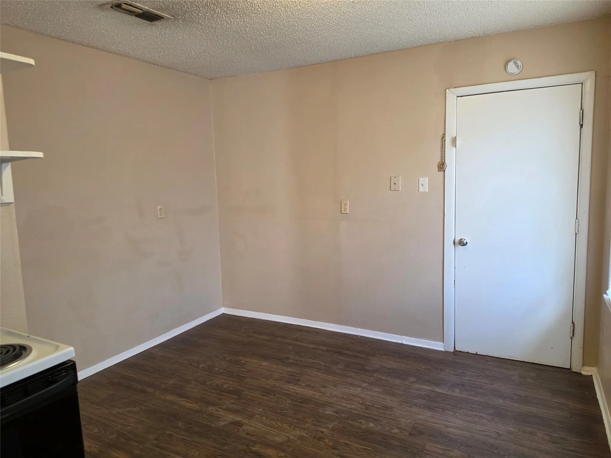 Single Family Residence For Rent in Taylor County , 2909 S 27th Street, Abilene, Texas 79605, 3 Bedroom, 1 Bathroom, 1 Garage spaces, 840 Sqft, built in 1959, mls#21411922, Real Estate Agent in Abilene, Homes For Rent in Taylor county, Homes For Rent in Abilene, Realtor in Abilene Texas, Real Estate Brokerage Independent Realty Texas, Luminita Cordes Realtor