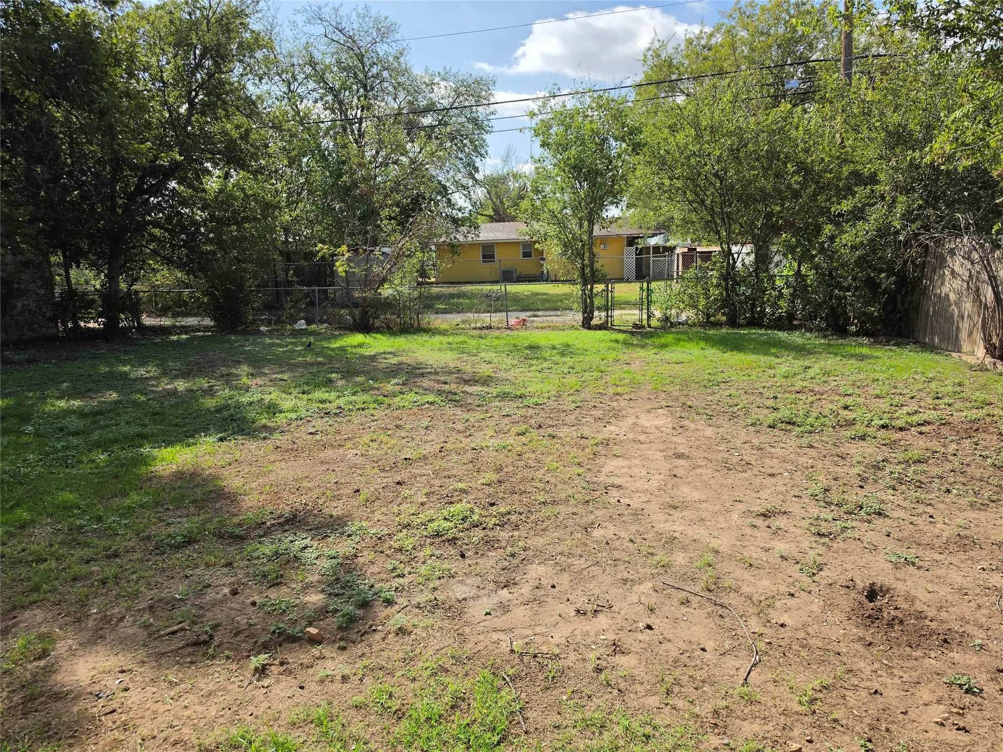 Single Family Residence For Rent in Taylor County , 2909 S 27th Street, Abilene, Texas 79605, 3 Bedroom, 1 Bathroom, 1 Garage spaces, 840 Sqft, built in 1959, mls#21411922, Real Estate Agent in Abilene, Homes For Rent in Taylor county, Homes For Rent in Abilene, Realtor in Abilene Texas, Real Estate Brokerage Independent Realty Texas, Luminita Cordes Realtor