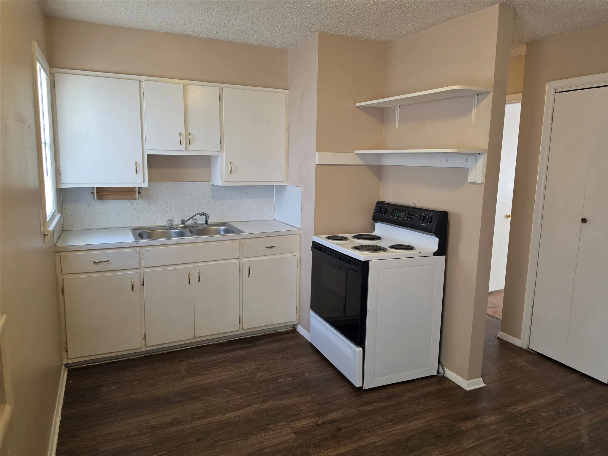 Single Family Residence For Rent in Taylor County , 2909 S 27th Street, Abilene, Texas 79605, 3 Bedroom, 1 Bathroom, 1 Garage spaces, 840 Sqft, built in 1959, mls#21411922, Real Estate Agent in Abilene, Homes For Rent in Taylor county, Homes For Rent in Abilene, Realtor in Abilene Texas, Real Estate Brokerage Independent Realty Texas, Luminita Cordes Realtor