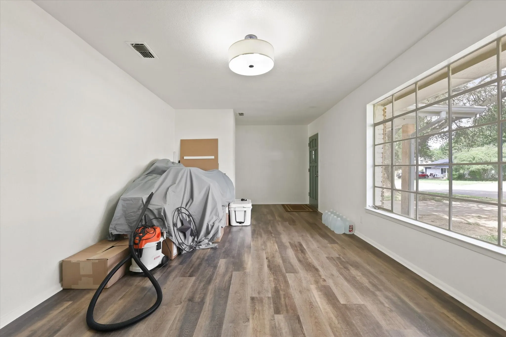 Single Family Residence For Sale in Johnson County , 1211 Greenbriar Lane, Cleburne, Texas 76033, 3 Bedroom, 2 Bathroom, 1 Garage spaces, 1,456 Sqft, built in 1959, mls#21411888, Real Estate Agent in Cleburne, Homes For Sale in Johnson county, Homes For Sale in Cleburne, Realtor in Cleburne Texas, Real Estate Brokerage Independent Realty Texas, Luminita Cordes Realtor