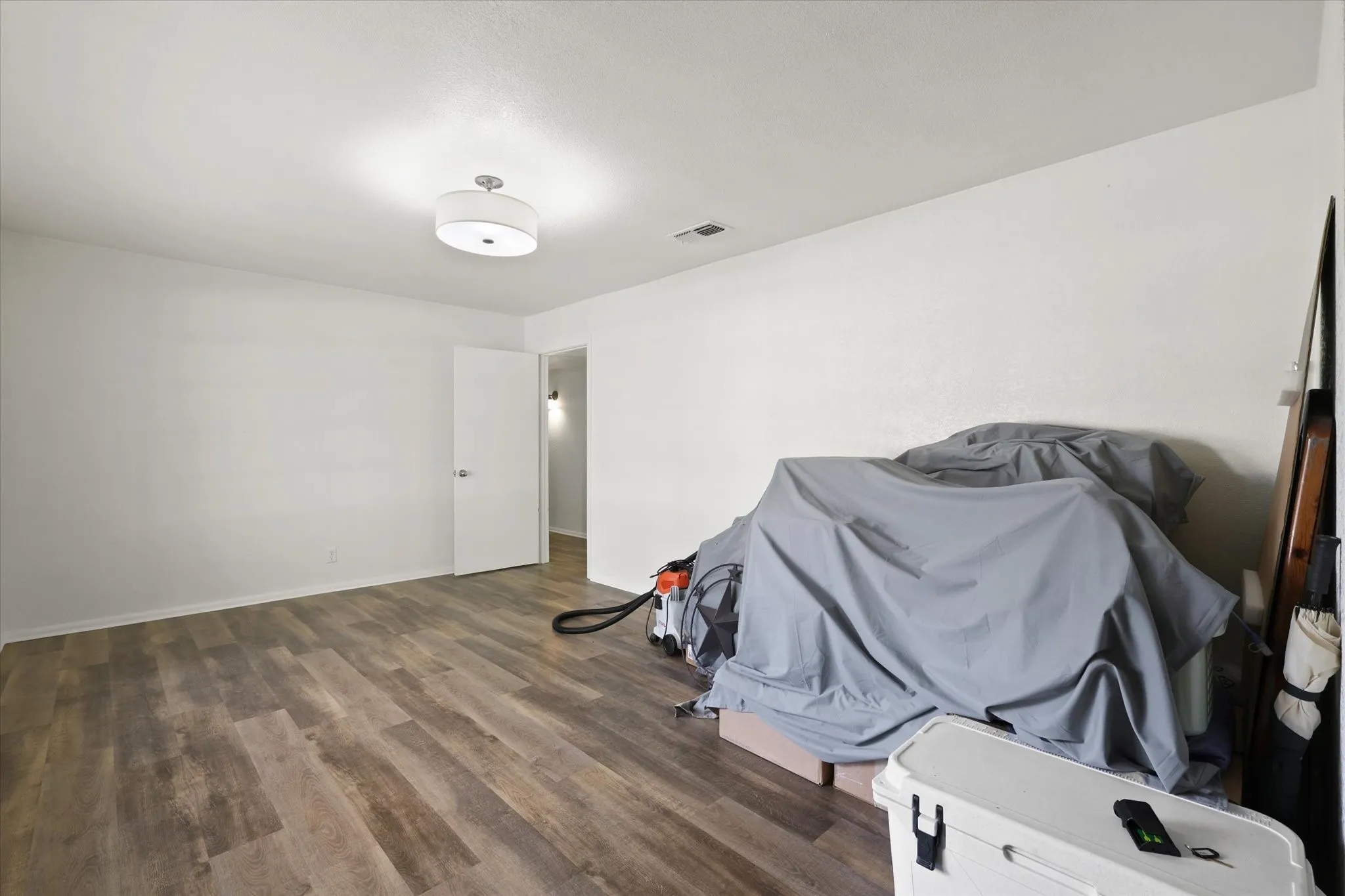 Single Family Residence For Sale in Johnson County , 1211 Greenbriar Lane, Cleburne, Texas 76033, 3 Bedroom, 2 Bathroom, 1 Garage spaces, 1,456 Sqft, built in 1959, mls#21411888, Real Estate Agent in Cleburne, Homes For Sale in Johnson county, Homes For Sale in Cleburne, Realtor in Cleburne Texas, Real Estate Brokerage Independent Realty Texas, Luminita Cordes Realtor