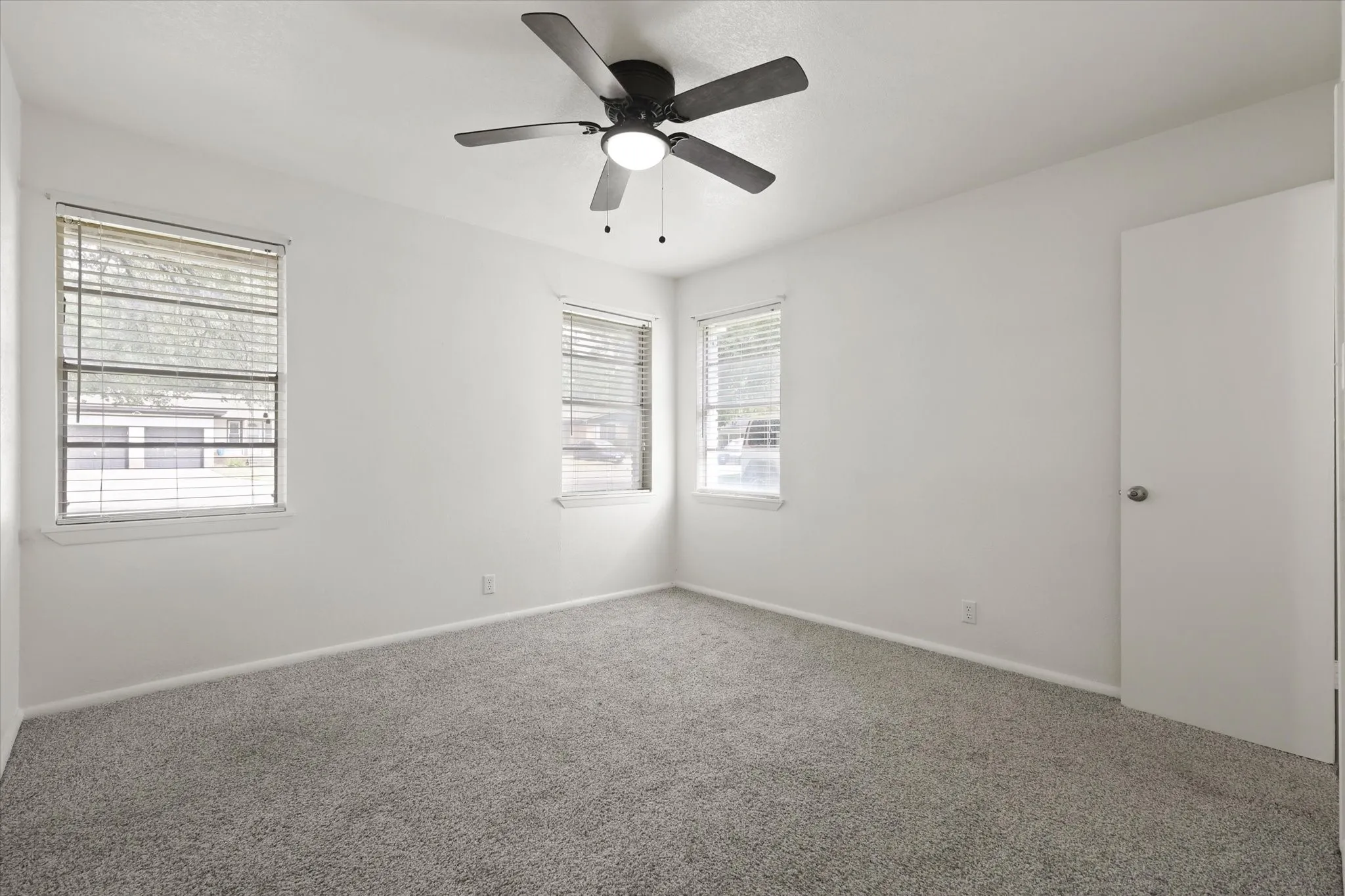 Single Family Residence For Sale in Johnson County , 1211 Greenbriar Lane, Cleburne, Texas 76033, 3 Bedroom, 2 Bathroom, 1 Garage spaces, 1,456 Sqft, built in 1959, mls#21411888, Real Estate Agent in Cleburne, Homes For Sale in Johnson county, Homes For Sale in Cleburne, Realtor in Cleburne Texas, Real Estate Brokerage Independent Realty Texas, Luminita Cordes Realtor