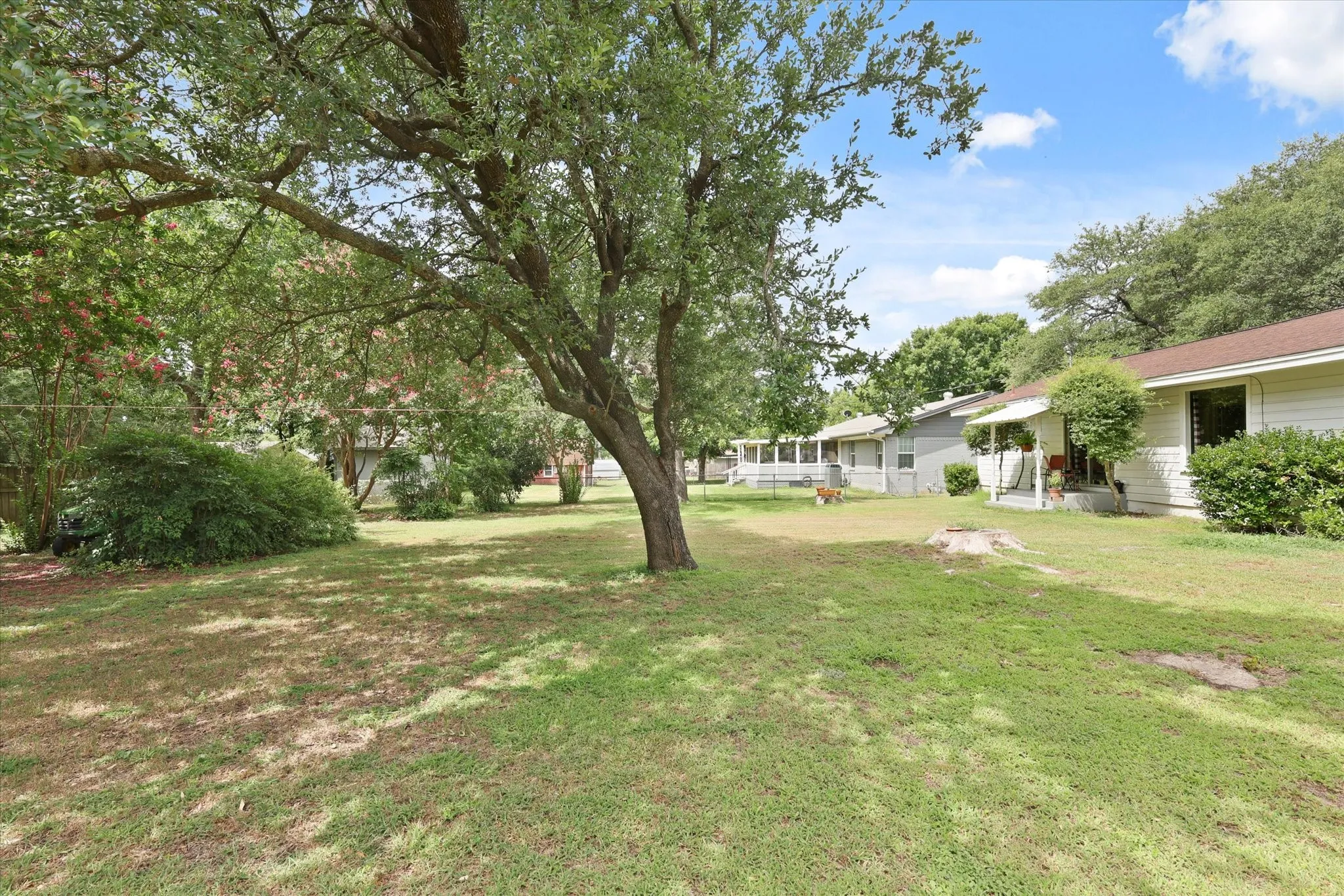 Single Family Residence For Sale in Johnson County , 1211 Greenbriar Lane, Cleburne, Texas 76033, 3 Bedroom, 2 Bathroom, 1 Garage spaces, 1,456 Sqft, built in 1959, mls#21411888, Real Estate Agent in Cleburne, Homes For Sale in Johnson county, Homes For Sale in Cleburne, Realtor in Cleburne Texas, Real Estate Brokerage Independent Realty Texas, Luminita Cordes Realtor