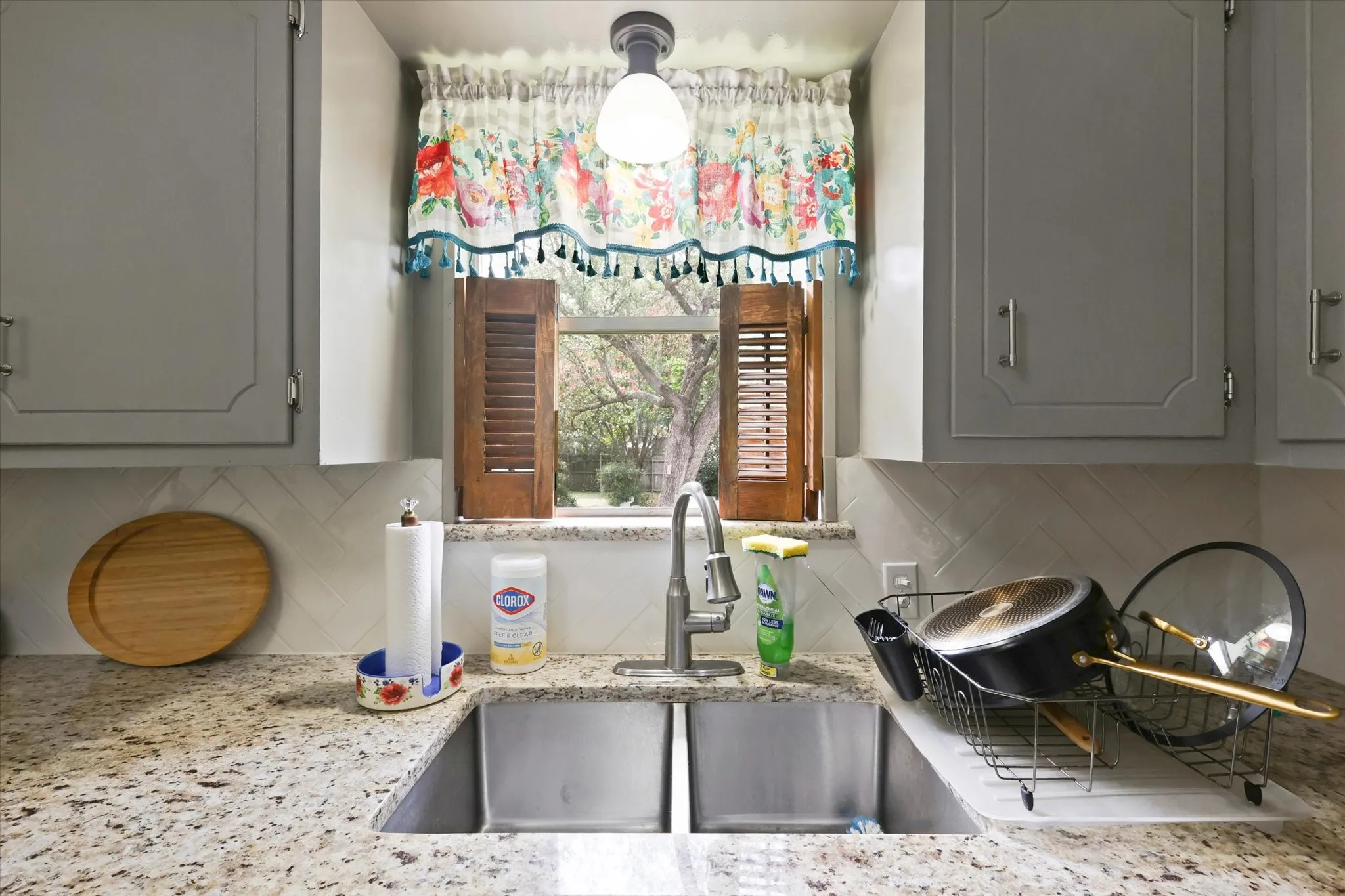 Single Family Residence For Sale in Johnson County , 1211 Greenbriar Lane, Cleburne, Texas 76033, 3 Bedroom, 2 Bathroom, 1 Garage spaces, 1,456 Sqft, built in 1959, mls#21411888, Real Estate Agent in Cleburne, Homes For Sale in Johnson county, Homes For Sale in Cleburne, Realtor in Cleburne Texas, Real Estate Brokerage Independent Realty Texas, Luminita Cordes Realtor