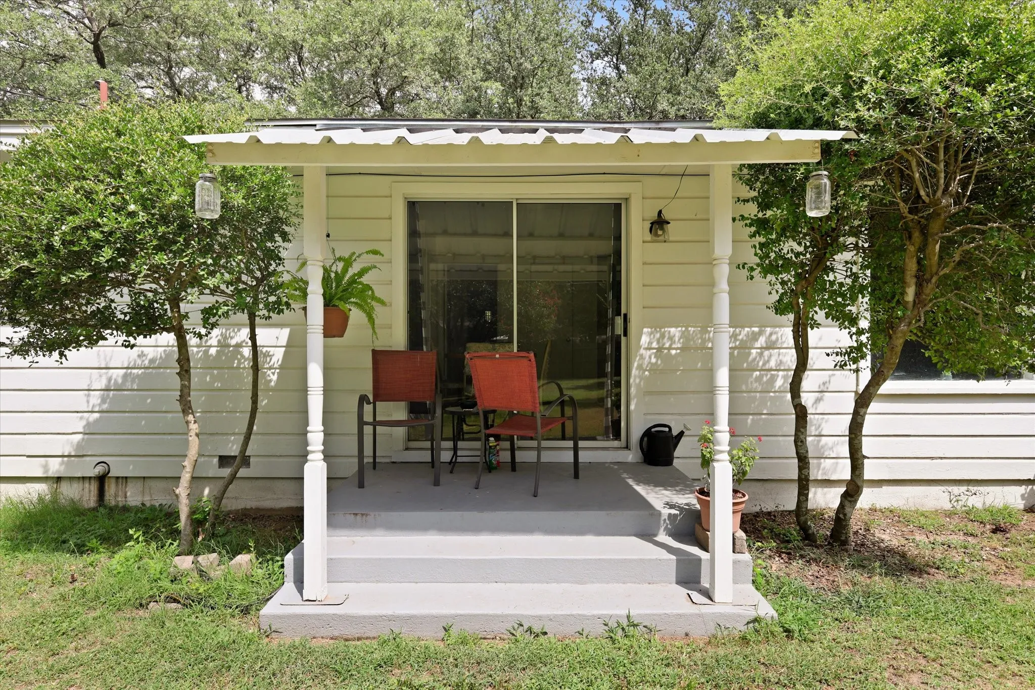 Single Family Residence For Sale in Johnson County , 1211 Greenbriar Lane, Cleburne, Texas 76033, 3 Bedroom, 2 Bathroom, 1 Garage spaces, 1,456 Sqft, built in 1959, mls#21411888, Real Estate Agent in Cleburne, Homes For Sale in Johnson county, Homes For Sale in Cleburne, Realtor in Cleburne Texas, Real Estate Brokerage Independent Realty Texas, Luminita Cordes Realtor