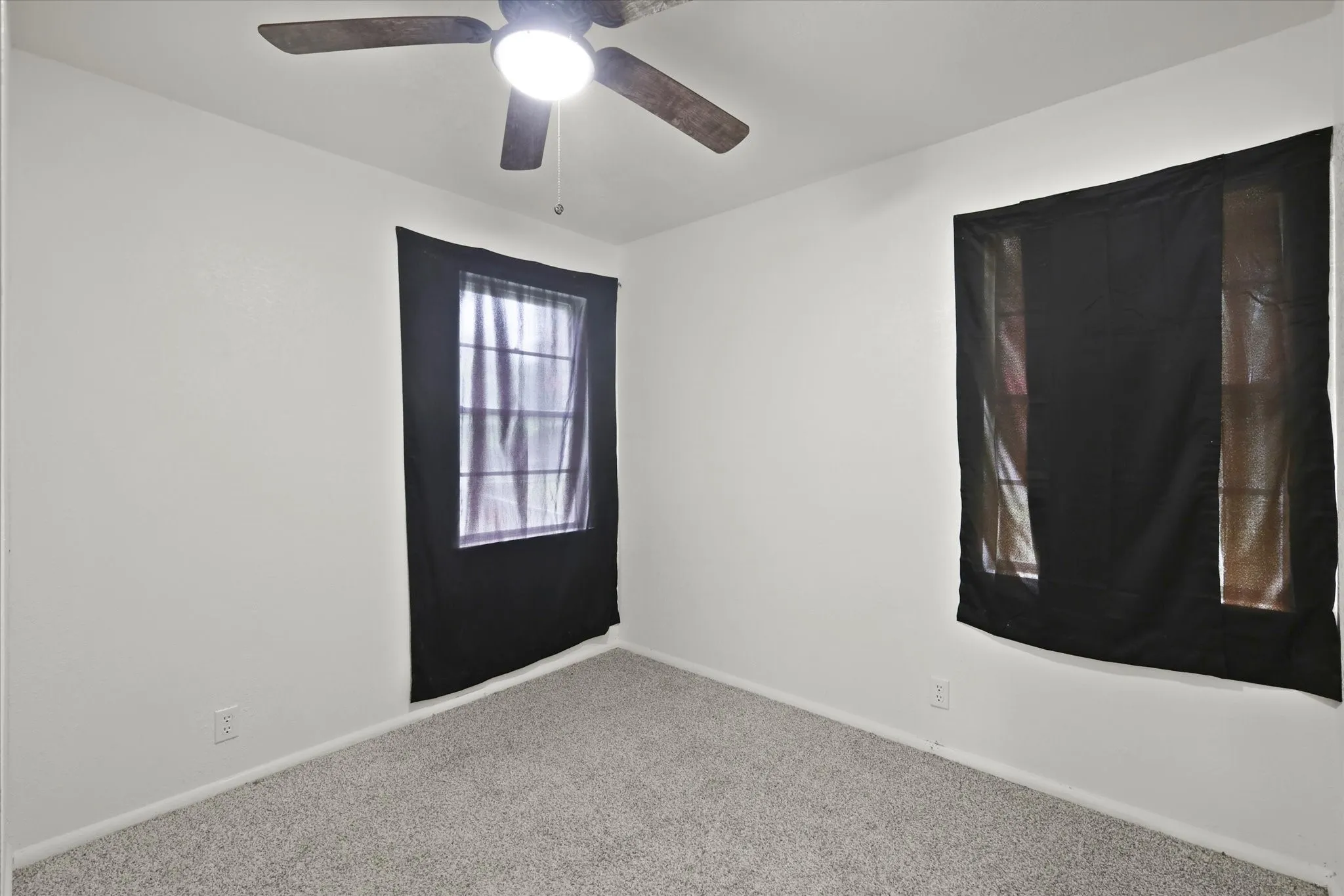 Single Family Residence For Sale in Johnson County , 1211 Greenbriar Lane, Cleburne, Texas 76033, 3 Bedroom, 2 Bathroom, 1 Garage spaces, 1,456 Sqft, built in 1959, mls#21411888, Real Estate Agent in Cleburne, Homes For Sale in Johnson county, Homes For Sale in Cleburne, Realtor in Cleburne Texas, Real Estate Brokerage Independent Realty Texas, Luminita Cordes Realtor