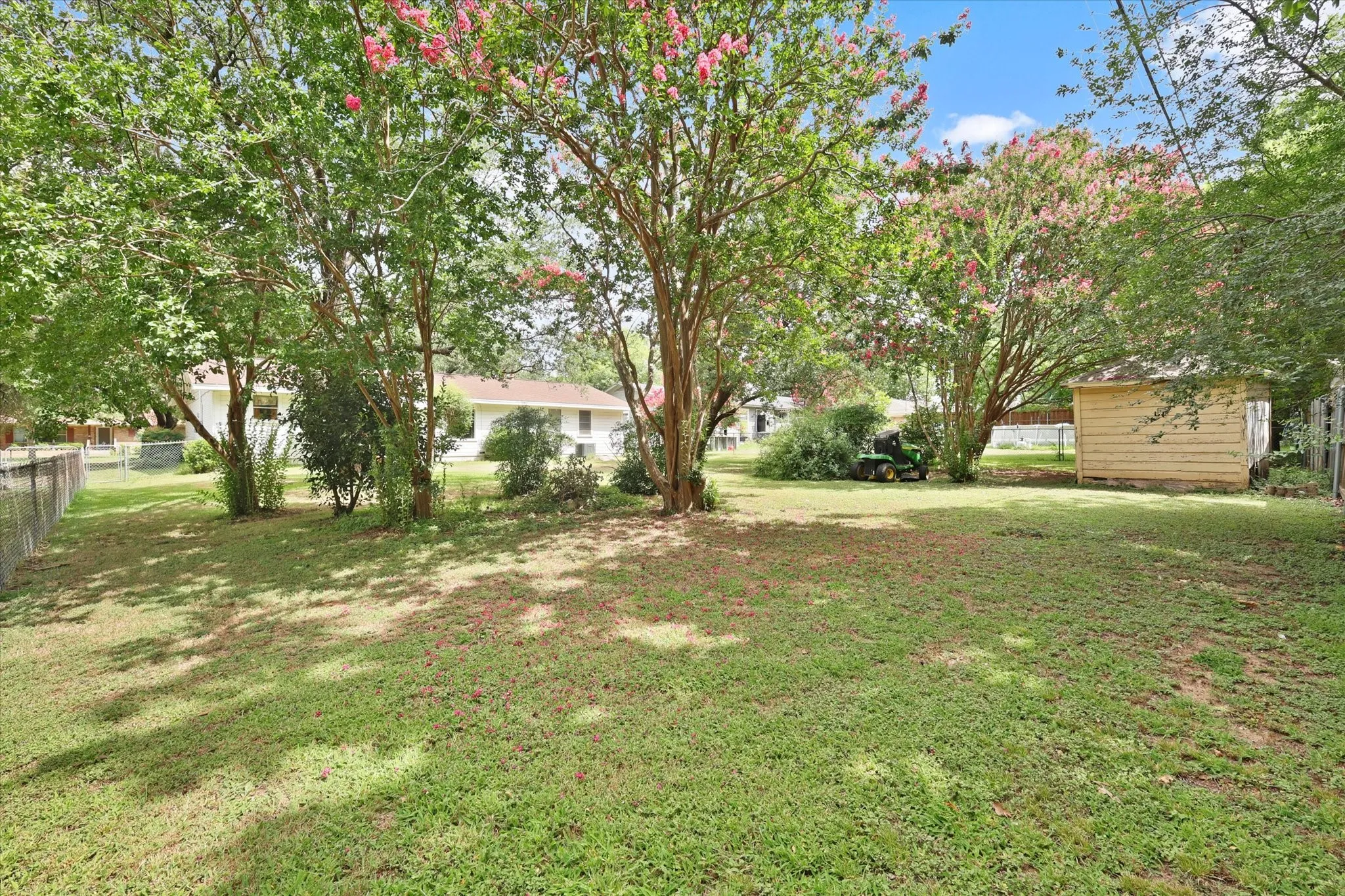 Single Family Residence For Sale in Johnson County , 1211 Greenbriar Lane, Cleburne, Texas 76033, 3 Bedroom, 2 Bathroom, 1 Garage spaces, 1,456 Sqft, built in 1959, mls#21411888, Real Estate Agent in Cleburne, Homes For Sale in Johnson county, Homes For Sale in Cleburne, Realtor in Cleburne Texas, Real Estate Brokerage Independent Realty Texas, Luminita Cordes Realtor