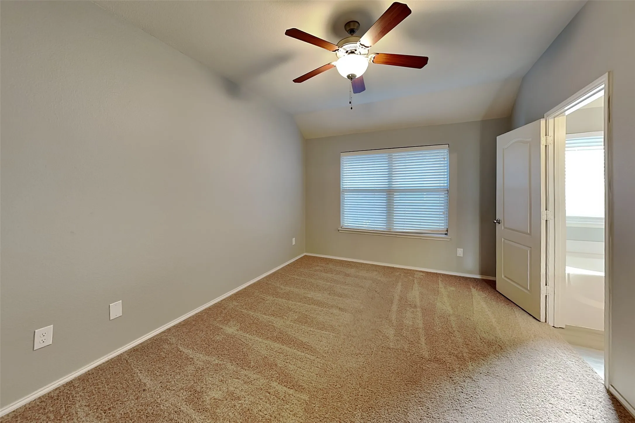 Single Family Residence For Rent in Tarrant County , 4604 Fern Valley Drive, Fort Worth, Texas 76244, 3 Bedroom, 2 Bathroom, 2 Garage spaces, 1,390 Sqft, built in 2011, mls#21411955, Real Estate Agent in Fort Worth, Homes For Rent in Tarrant county, Homes For Rent in Fort Worth, Realtor in Fort Worth Texas, Real Estate Brokerage Independent Realty Texas, Luminita Cordes Realtor