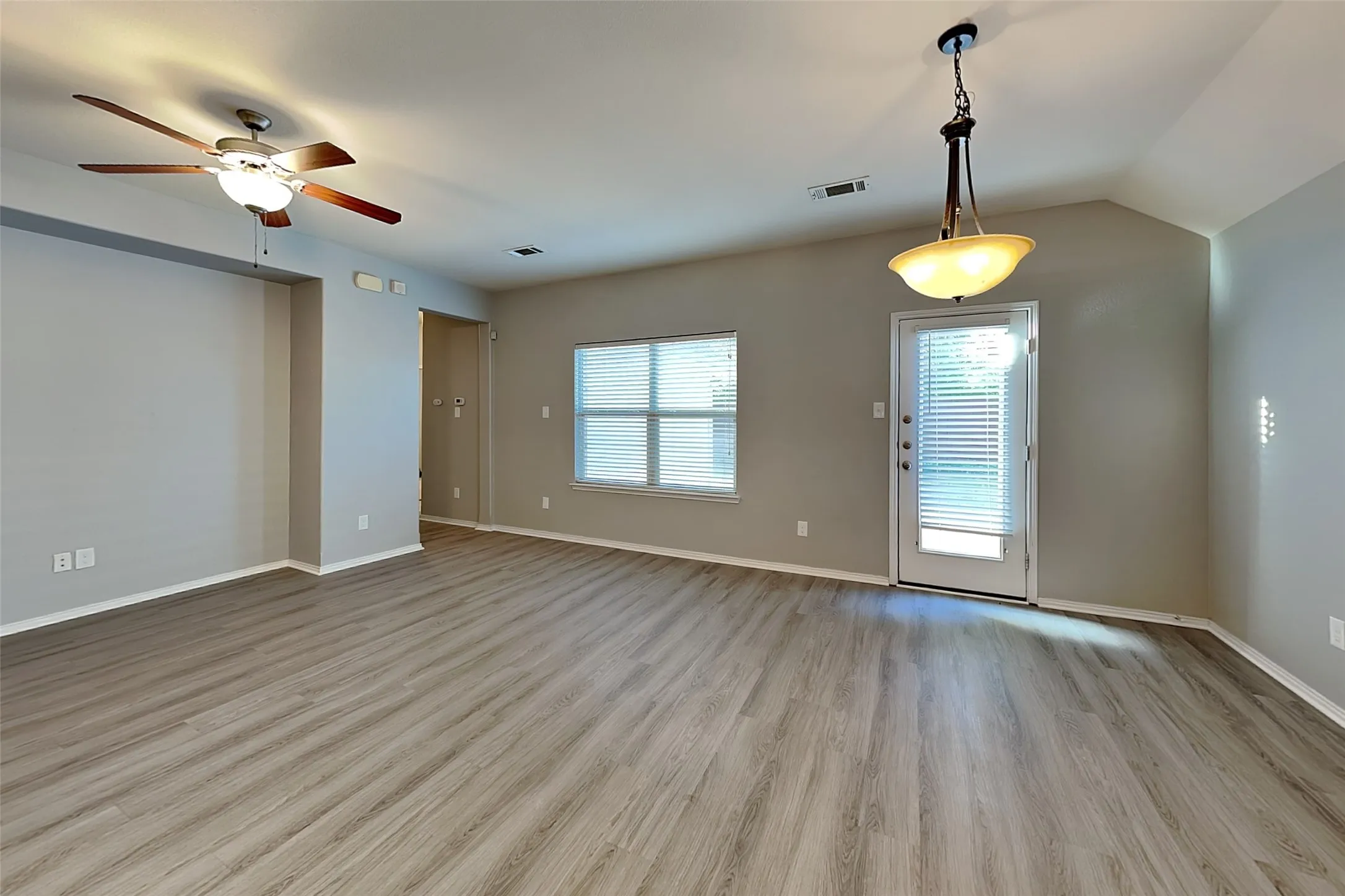 Single Family Residence For Rent in Tarrant County , 4604 Fern Valley Drive, Fort Worth, Texas 76244, 3 Bedroom, 2 Bathroom, 2 Garage spaces, 1,390 Sqft, built in 2011, mls#21411955, Real Estate Agent in Fort Worth, Homes For Rent in Tarrant county, Homes For Rent in Fort Worth, Realtor in Fort Worth Texas, Real Estate Brokerage Independent Realty Texas, Luminita Cordes Realtor