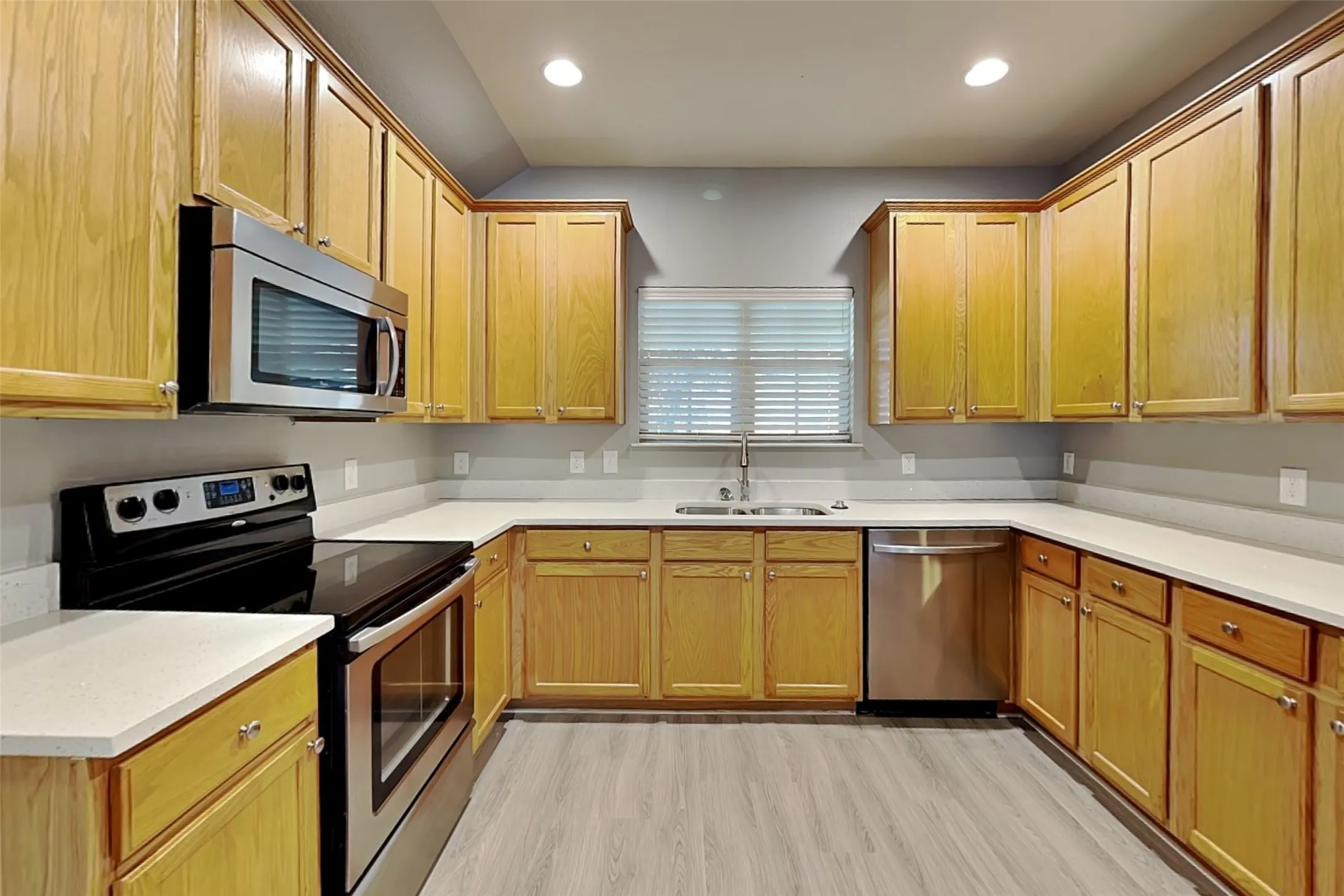 Single Family Residence For Rent in Tarrant County , 4604 Fern Valley Drive, Fort Worth, Texas 76244, 3 Bedroom, 2 Bathroom, 2 Garage spaces, 1,390 Sqft, built in 2011, mls#21411955, Real Estate Agent in Fort Worth, Homes For Rent in Tarrant county, Homes For Rent in Fort Worth, Realtor in Fort Worth Texas, Real Estate Brokerage Independent Realty Texas, Luminita Cordes Realtor