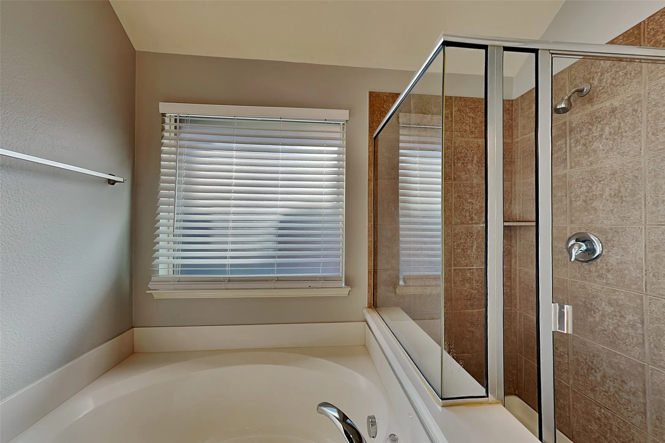 Single Family Residence For Rent in Tarrant County , 4604 Fern Valley Drive, Fort Worth, Texas 76244, 3 Bedroom, 2 Bathroom, 2 Garage spaces, 1,390 Sqft, built in 2011, mls#21411955, Real Estate Agent in Fort Worth, Homes For Rent in Tarrant county, Homes For Rent in Fort Worth, Realtor in Fort Worth Texas, Real Estate Brokerage Independent Realty Texas, Luminita Cordes Realtor