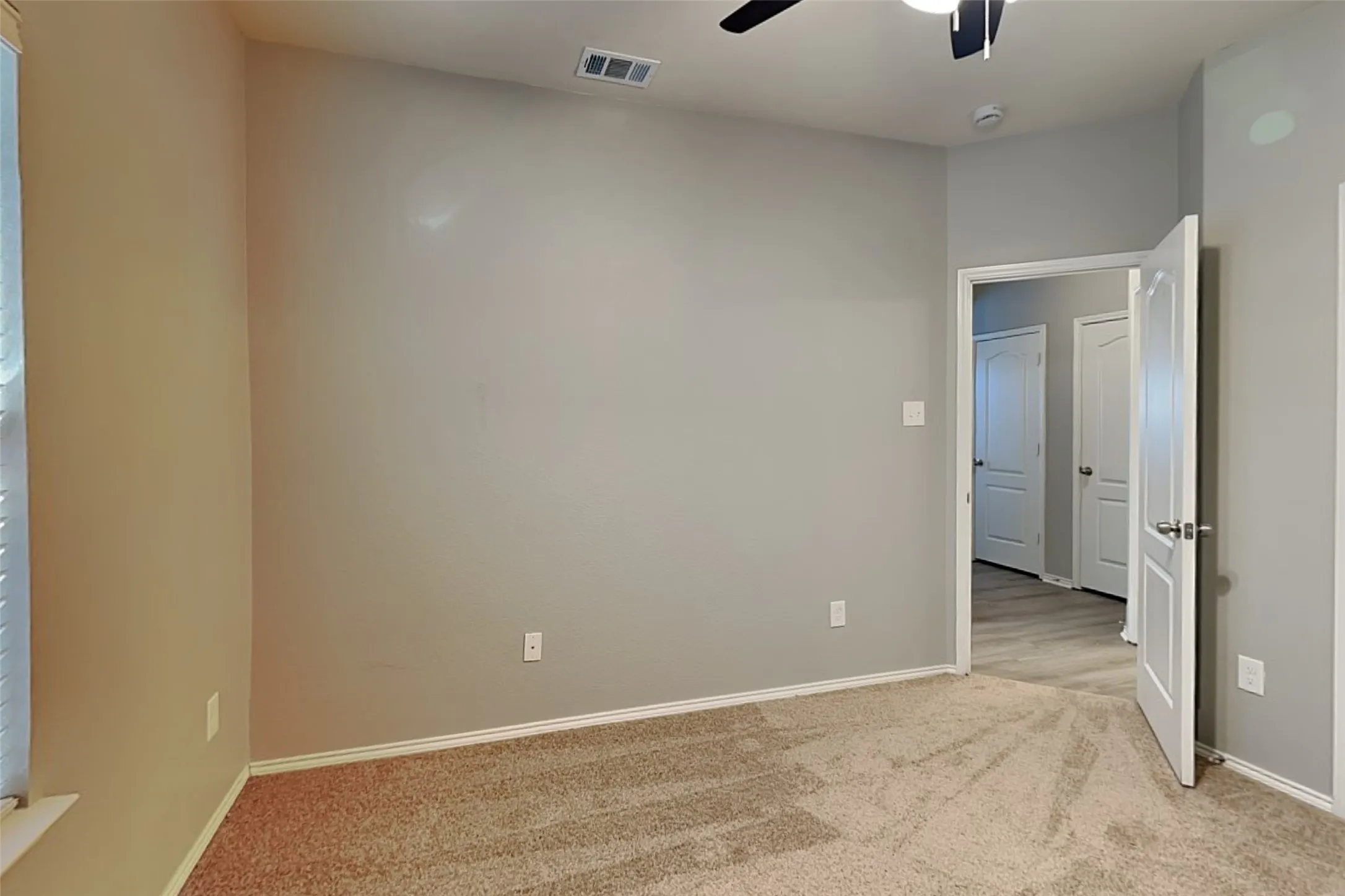 Single Family Residence For Rent in Tarrant County , 4604 Fern Valley Drive, Fort Worth, Texas 76244, 3 Bedroom, 2 Bathroom, 2 Garage spaces, 1,390 Sqft, built in 2011, mls#21411955, Real Estate Agent in Fort Worth, Homes For Rent in Tarrant county, Homes For Rent in Fort Worth, Realtor in Fort Worth Texas, Real Estate Brokerage Independent Realty Texas, Luminita Cordes Realtor