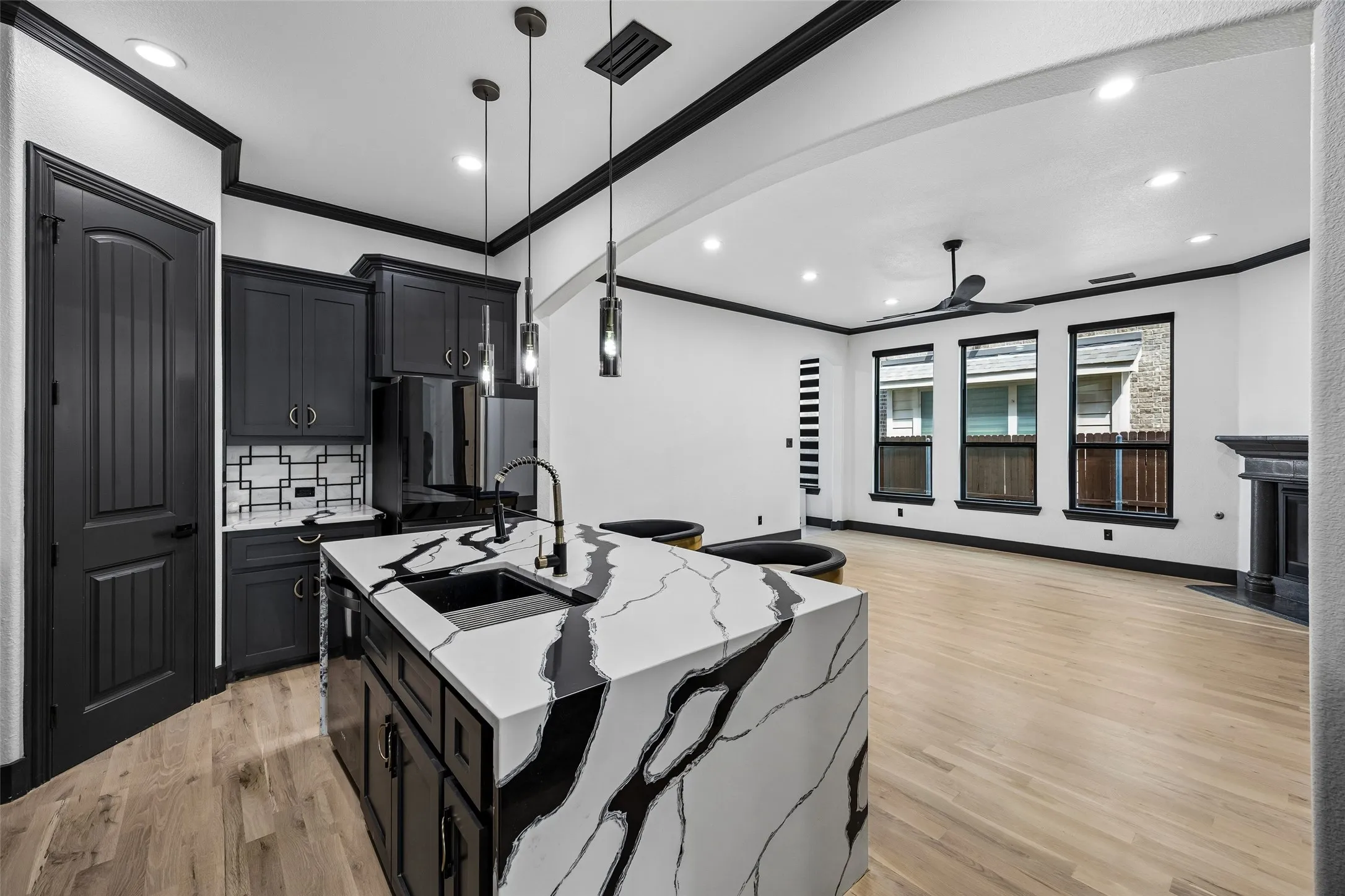 Single Family Residence For Sale in Dallas County , 3611 Crosby Street, Irving, Texas 75038, 3 Bedroom, 4 Bathroom, 2 Garage spaces, 2,784 Sqft, built in 2016, mls#21411438, Real Estate Agent in Irving, Homes For Sale in Dallas county, Homes For Sale in Irving, Realtor in Irving Texas, Real Estate Brokerage Independent Realty Texas, Luminita Cordes Realtor