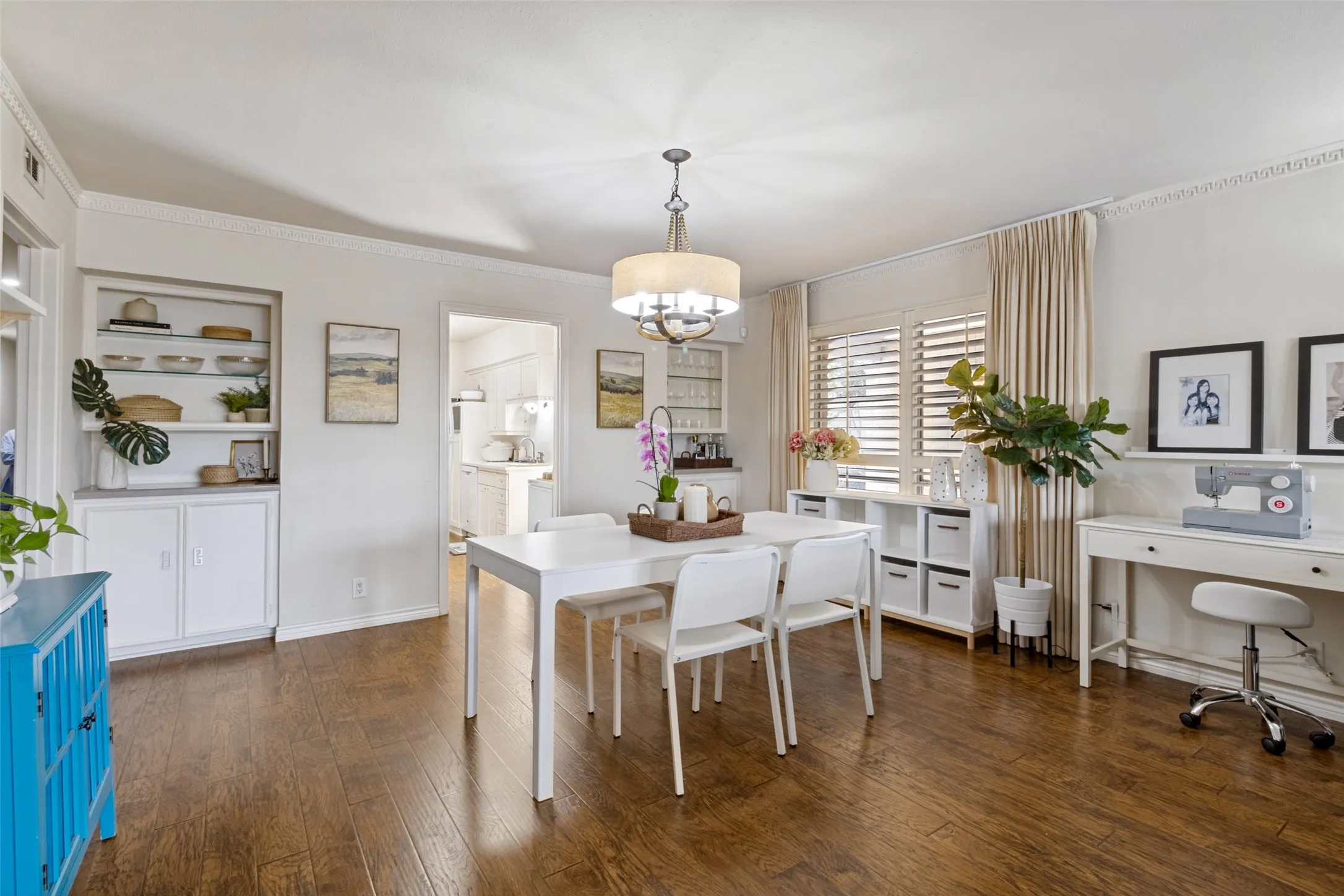 Condominium For Sale in Dallas County , 11150 Valleydale Drive B, Dallas, Texas 75230, 1 Bedroom, 2 Bathroom, Garage spaces, 976 Sqft, built in 1961, mls#21410835, Real Estate Agent in Dallas, Homes For Sale in Dallas county, Homes For Sale in Dallas, Realtor in Dallas Texas, Real Estate Brokerage Independent Realty Texas, Luminita Cordes Realtor