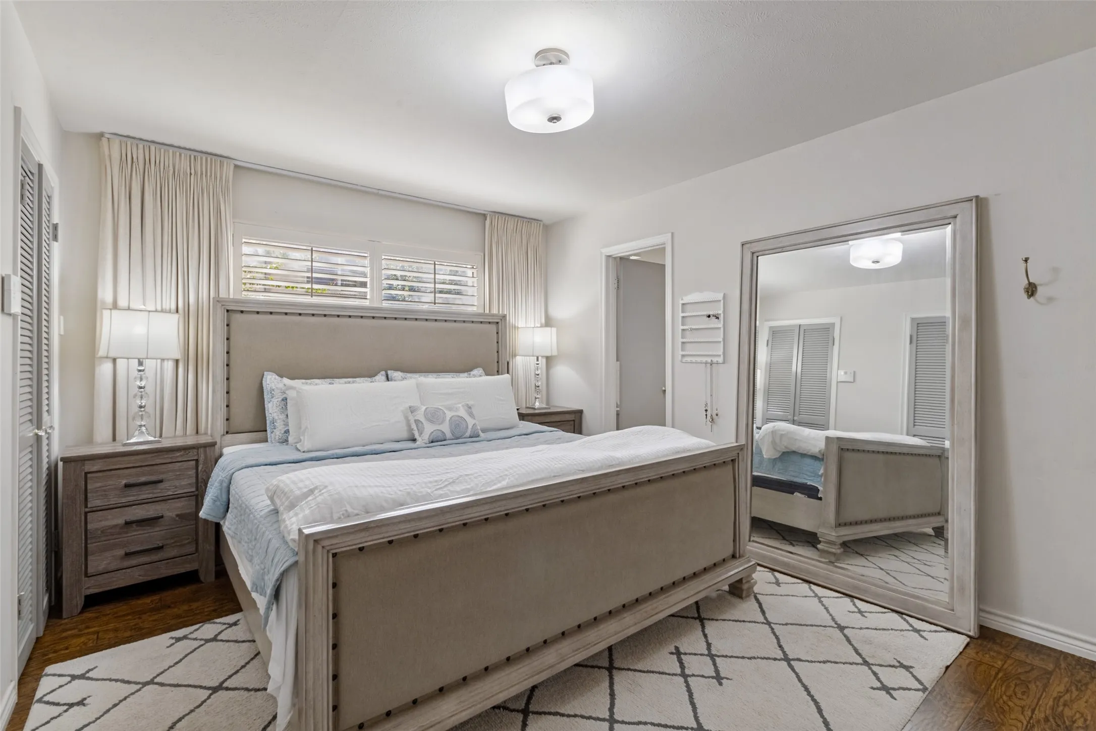 Condominium For Sale in Dallas County , 11150 Valleydale Drive B, Dallas, Texas 75230, 1 Bedroom, 2 Bathroom, Garage spaces, 976 Sqft, built in 1961, mls#21410835, Real Estate Agent in Dallas, Homes For Sale in Dallas county, Homes For Sale in Dallas, Realtor in Dallas Texas, Real Estate Brokerage Independent Realty Texas, Luminita Cordes Realtor