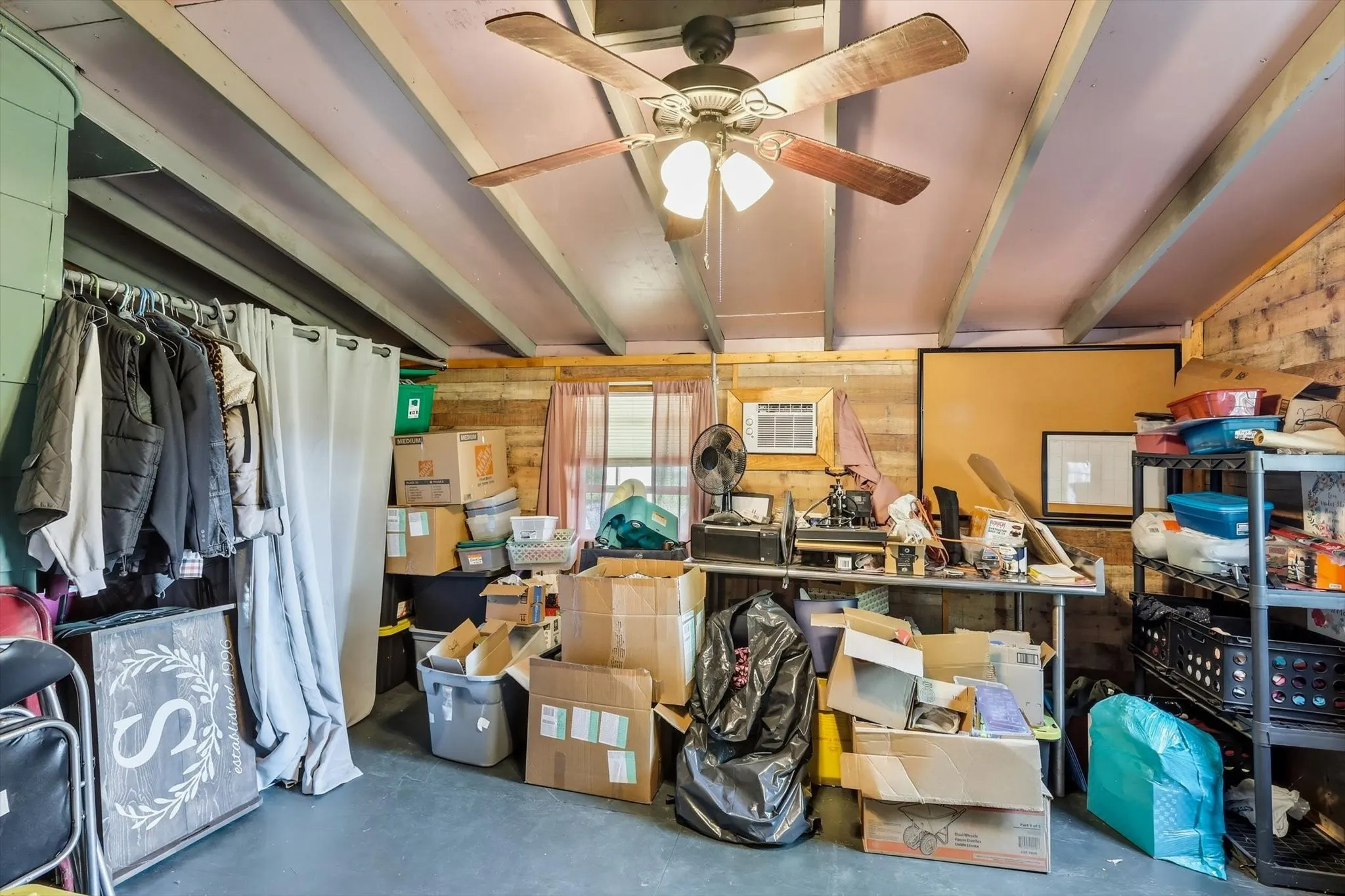 Single Family Residence For Sale in Grayson County , 604 E South Street, Whitesboro, Texas 76273, 3 Bedroom, 2 Bathroom, 1 Garage spaces, 1,470 Sqft, built in 1950, mls#21411443, Real Estate Agent in Whitesboro, Homes For Sale in Grayson county, Homes For Sale in Whitesboro, Realtor in Whitesboro Texas, Real Estate Brokerage Independent Realty Texas, Luminita Cordes Realtor