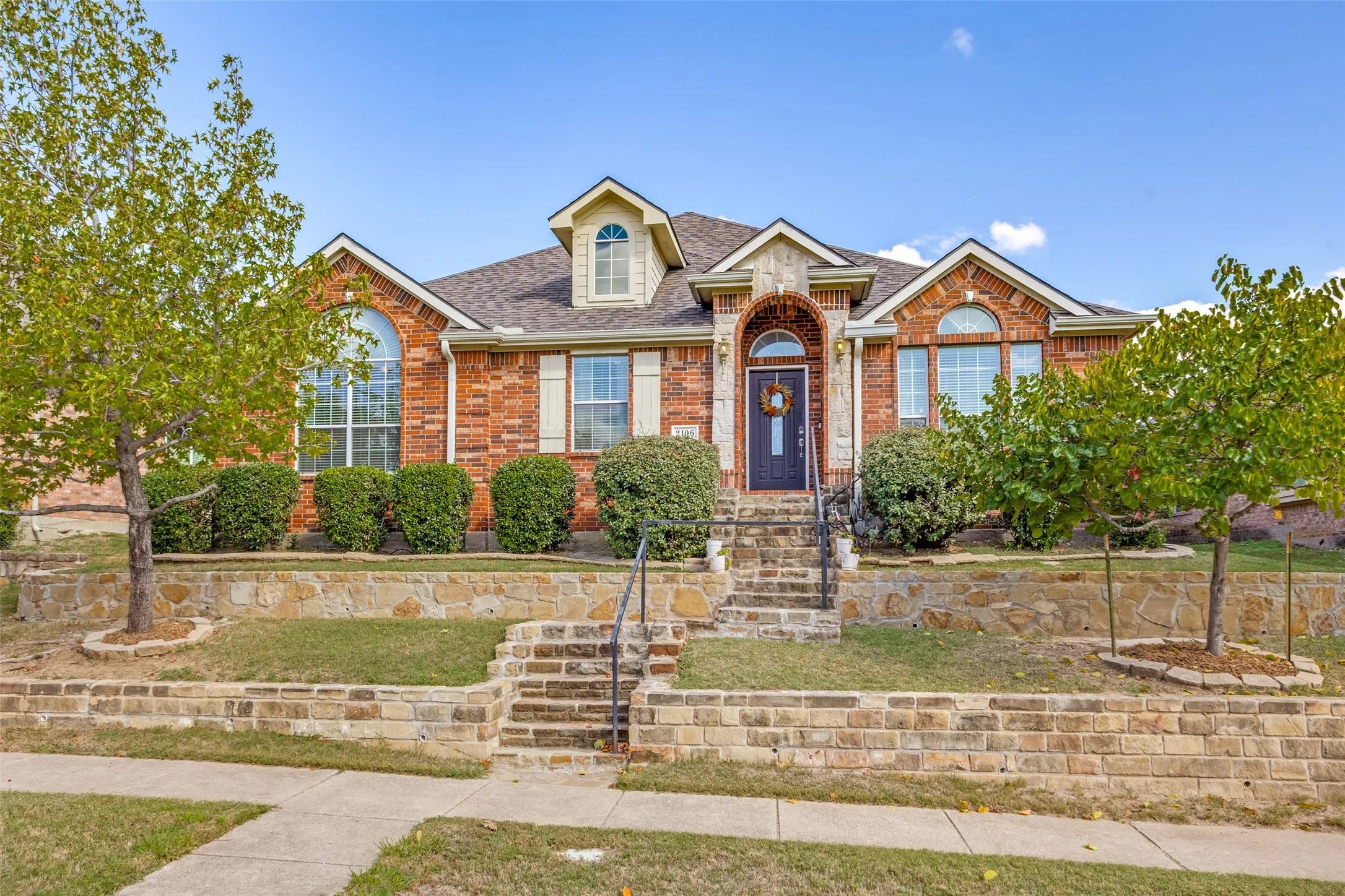 Single Family Residence For Sale in Dallas County , 2106 Hollow Way, Garland, Texas 75041, 4 Bedroom, 3 Bathroom, 2 Garage spaces, 2,477 Sqft, built in 2006, mls#21411925, Real Estate Agent in Garland, Homes For Sale in Dallas county, Homes For Sale in Garland, Realtor in Garland Texas, Real Estate Brokerage Independent Realty Texas, Luminita Cordes Realtor