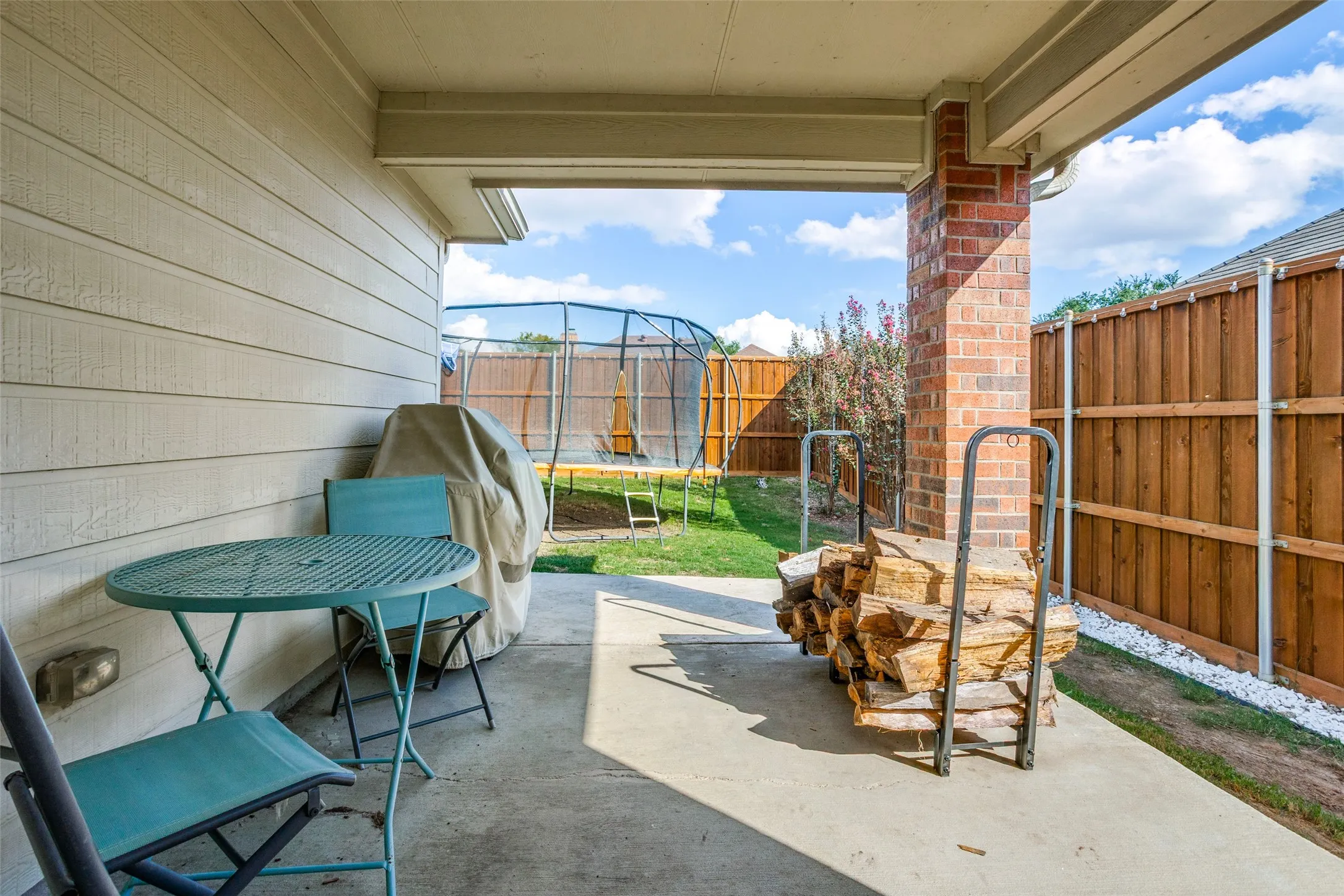 Single Family Residence For Sale in Dallas County , 2106 Hollow Way, Garland, Texas 75041, 4 Bedroom, 3 Bathroom, 2 Garage spaces, 2,477 Sqft, built in 2006, mls#21411925, Real Estate Agent in Garland, Homes For Sale in Dallas county, Homes For Sale in Garland, Realtor in Garland Texas, Real Estate Brokerage Independent Realty Texas, Luminita Cordes Realtor