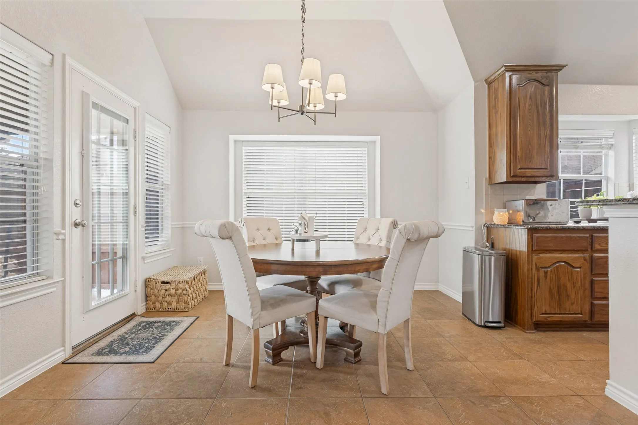 Single Family Residence For Sale in Dallas County , 2106 Hollow Way, Garland, Texas 75041, 4 Bedroom, 3 Bathroom, 2 Garage spaces, 2,477 Sqft, built in 2006, mls#21411925, Real Estate Agent in Garland, Homes For Sale in Dallas county, Homes For Sale in Garland, Realtor in Garland Texas, Real Estate Brokerage Independent Realty Texas, Luminita Cordes Realtor