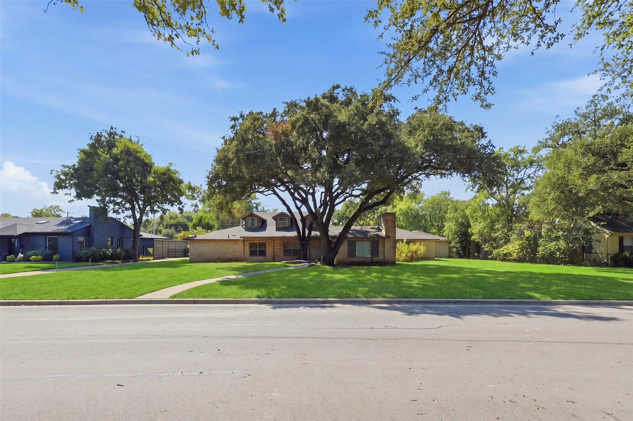 Single Family Residence For Sale in Tarrant County , 3705 Brighton Road, Fort Worth, Texas 76109, 5 Bedroom, 3 Bathroom, 2 Garage spaces, 3,701 Sqft, built in 1952, mls#21411949, Real Estate Agent in Fort Worth, Homes For Sale in Tarrant county, Homes For Sale in Fort Worth, Realtor in Fort Worth Texas, Real Estate Brokerage Independent Realty Texas, Luminita Cordes Realtor